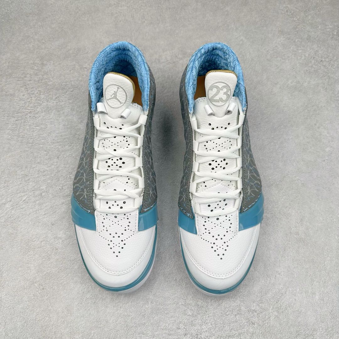 图片[2]-Air Jordan XX3 OG 迈克尔·乔丹高帮复古休闲文化运动篮球鞋 318376-151 原楦开发版型 采用厚实荔枝纹仿牛皮组合牛剖革鞋面材质 中底搭载仿塑纤中板缓震 缜密中底拉帮工艺 搭载一次压模成形 Phylon中底 外置高性能环抱式TPU组合防滑耐磨橡胶大底 AJ23在诞生以前被称为AJ系列最后一代以数字命名的球鞋 所以在设计上格外用心 体现出绅士的儒雅风格 鞋舌上带有雕花细节设计 大面积TPU稳定托盘 鞋面缝有三维走线 鞋头有MJ本人签名印字 Phylon中底 全掌Zoom Air缓震科技 外底纹路为MJ本人放大的指纹 尺码：40 40.5 41 42 42.5 43 44 44.5 45 46 47.5-选品中心