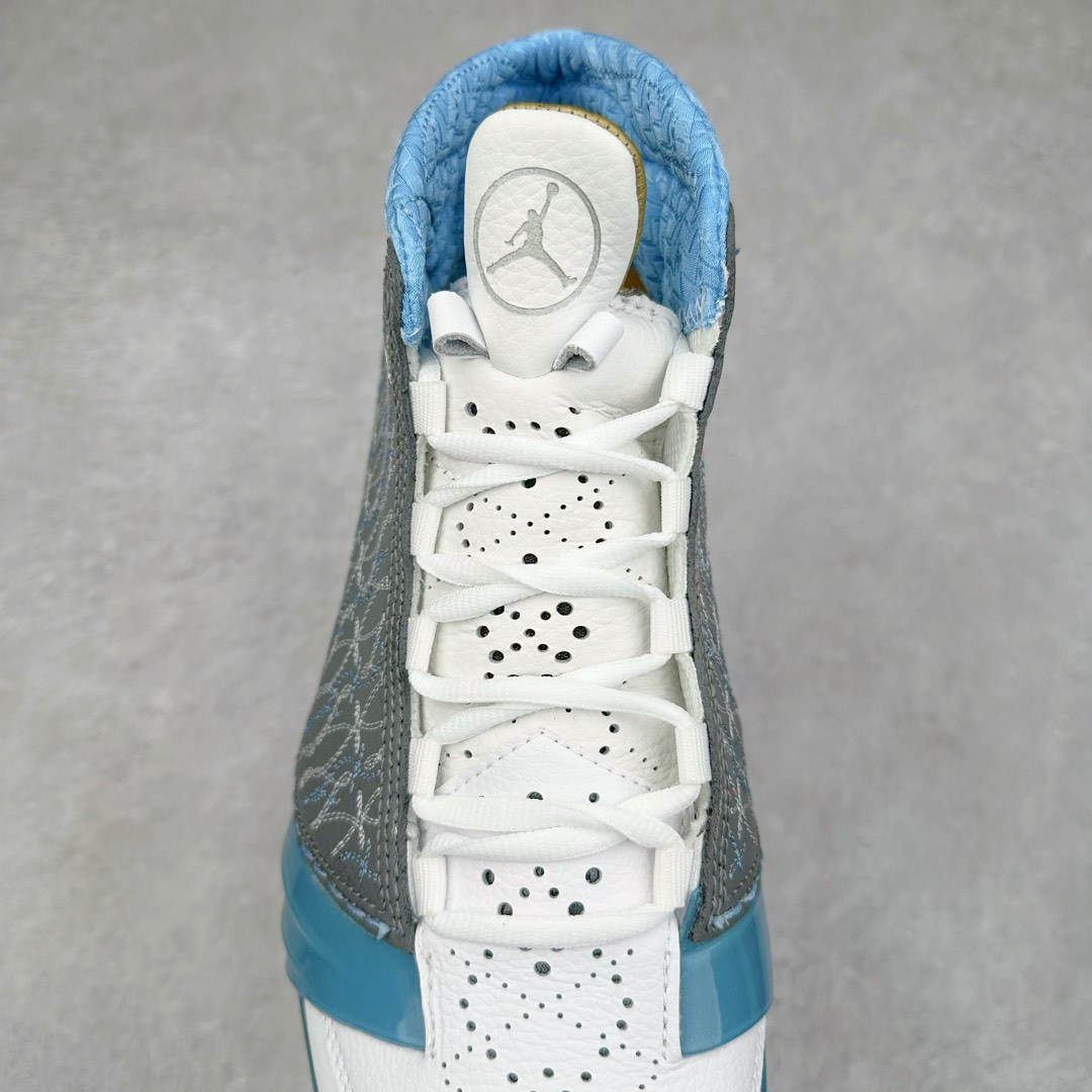 图片[5]-Air Jordan XX3 OG 迈克尔·乔丹高帮复古休闲文化运动篮球鞋 318376-151 原楦开发版型 采用厚实荔枝纹仿牛皮组合牛剖革鞋面材质 中底搭载仿塑纤中板缓震 缜密中底拉帮工艺 搭载一次压模成形 Phylon中底 外置高性能环抱式TPU组合防滑耐磨橡胶大底 AJ23在诞生以前被称为AJ系列最后一代以数字命名的球鞋 所以在设计上格外用心 体现出绅士的儒雅风格 鞋舌上带有雕花细节设计 大面积TPU稳定托盘 鞋面缝有三维走线 鞋头有MJ本人签名印字 Phylon中底 全掌Zoom Air缓震科技 外底纹路为MJ本人放大的指纹 尺码：40 40.5 41 42 42.5 43 44 44.5 45 46 47.5-选品中心