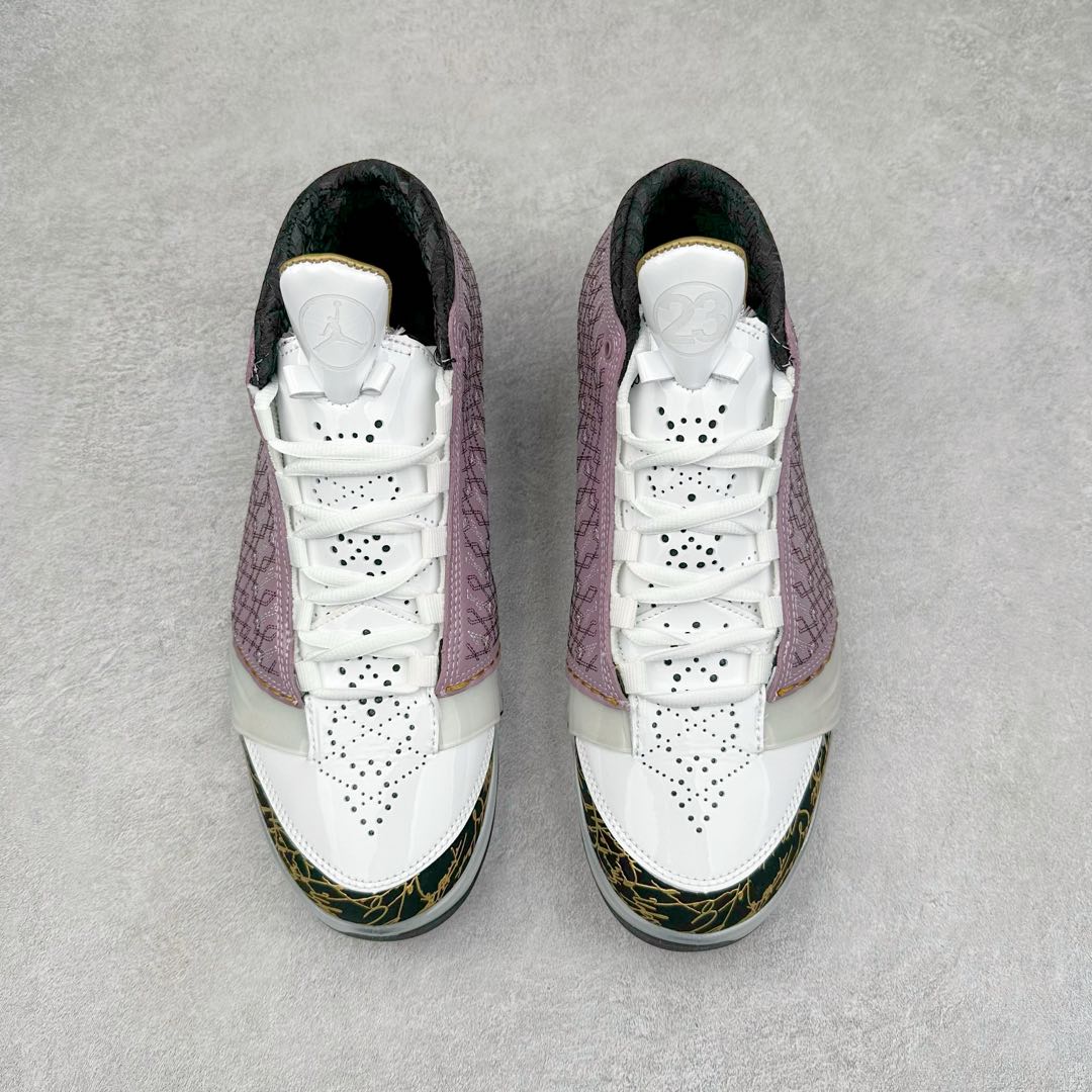 图片[2]-Air Jordan XX3 OG 迈克尔·乔丹高帮复古休闲文化运动篮球鞋 318376-102 原楦开发版型 采用厚实荔枝纹仿牛皮组合牛剖革鞋面材质 中底搭载仿塑纤中板缓震 缜密中底拉帮工艺 搭载一次压模成形 Phylon中底 外置高性能环抱式TPU组合防滑耐磨橡胶大底 AJ23在诞生以前被称为AJ系列最后一代以数字命名的球鞋 所以在设计上格外用心 体现出绅士的儒雅风格 鞋舌上带有雕花细节设计 大面积TPU稳定托盘 鞋面缝有三维走线 鞋头有MJ本人签名印字 Phylon中底 全掌Zoom Air缓震科技 外底纹路为MJ本人放大的指纹 尺码：40 40.5 41 42 42.5 43 44 44.5 45 46 47.5-选品中心
