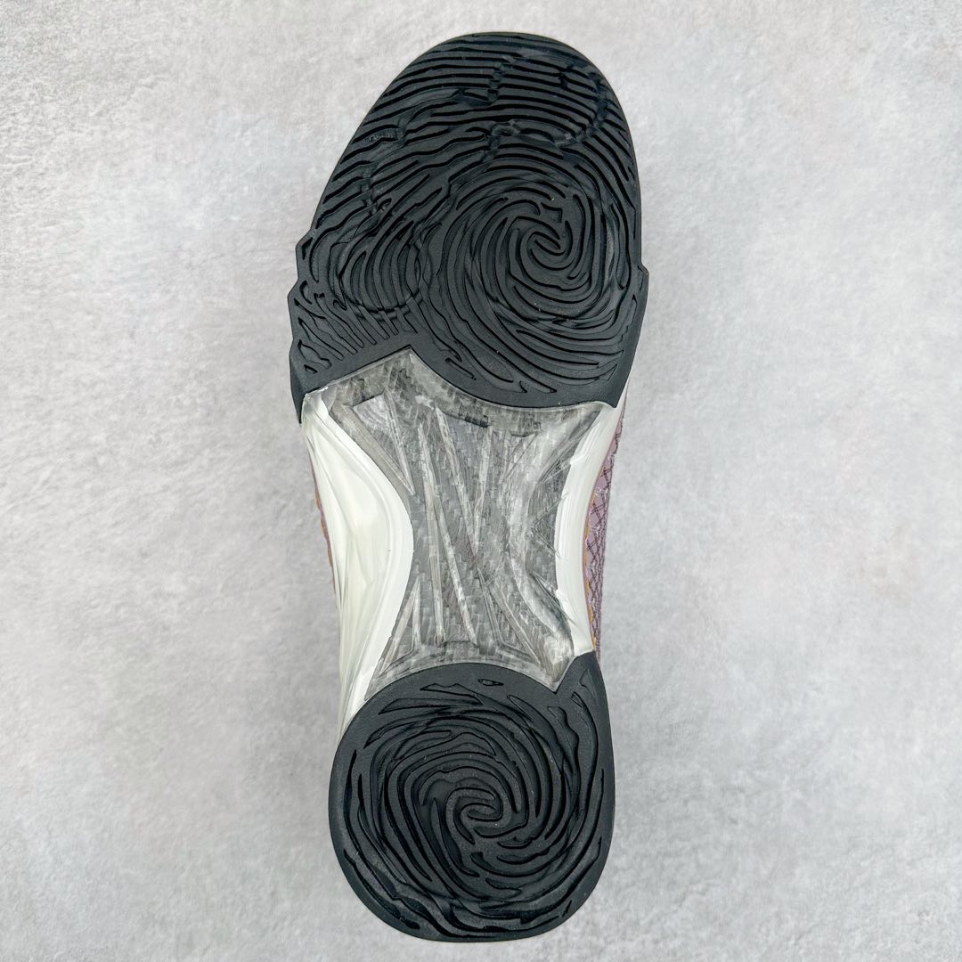 图片[9]-Air Jordan XX3 OG 迈克尔·乔丹高帮复古休闲文化运动篮球鞋 318376-102 原楦开发版型 采用厚实荔枝纹仿牛皮组合牛剖革鞋面材质 中底搭载仿塑纤中板缓震 缜密中底拉帮工艺 搭载一次压模成形 Phylon中底 外置高性能环抱式TPU组合防滑耐磨橡胶大底 AJ23在诞生以前被称为AJ系列最后一代以数字命名的球鞋 所以在设计上格外用心 体现出绅士的儒雅风格 鞋舌上带有雕花细节设计 大面积TPU稳定托盘 鞋面缝有三维走线 鞋头有MJ本人签名印字 Phylon中底 全掌Zoom Air缓震科技 外底纹路为MJ本人放大的指纹 尺码：40 40.5 41 42 42.5 43 44 44.5 45 46 47.5-选品中心