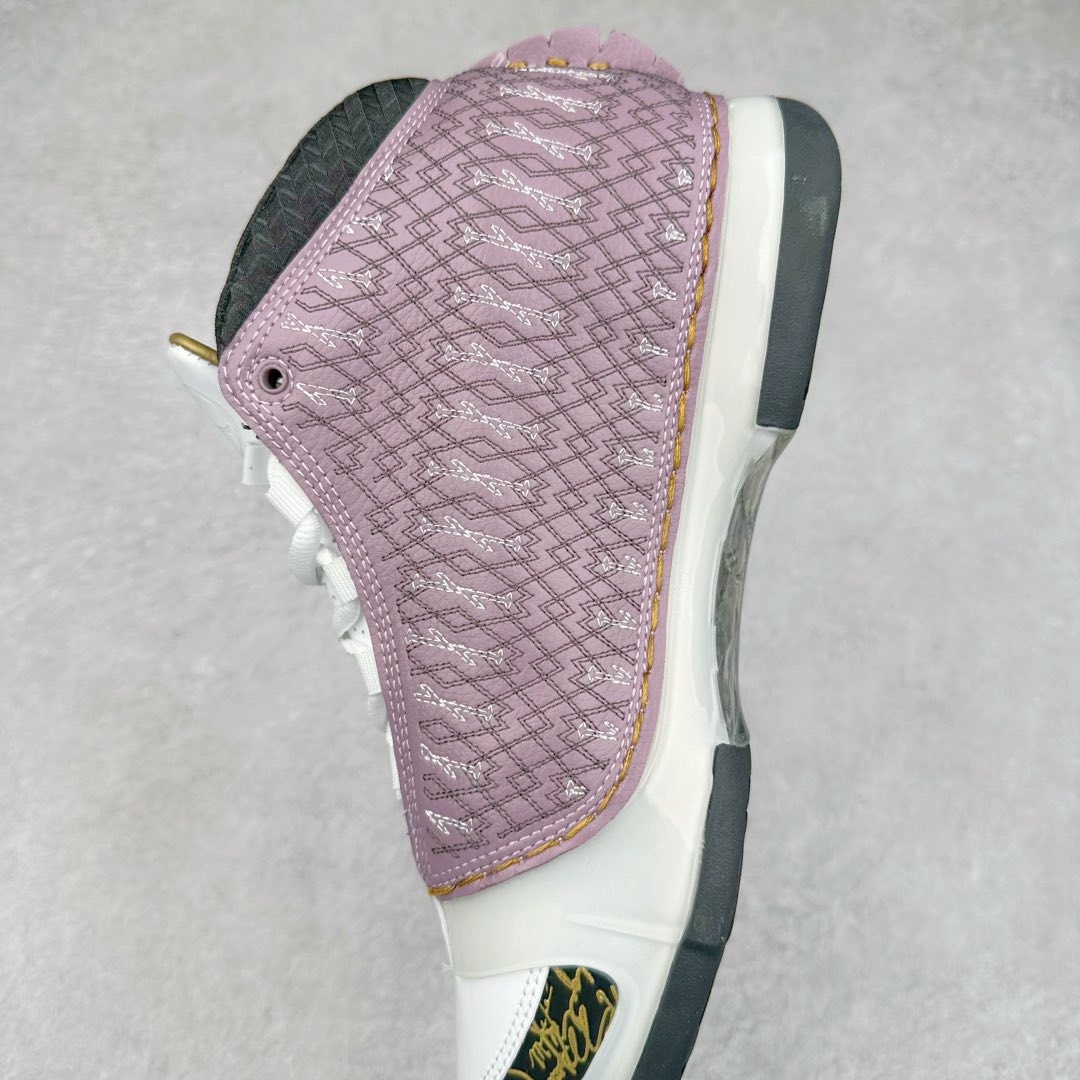 图片[7]-Air Jordan XX3 OG 迈克尔·乔丹高帮复古休闲文化运动篮球鞋 318376-102 原楦开发版型 采用厚实荔枝纹仿牛皮组合牛剖革鞋面材质 中底搭载仿塑纤中板缓震 缜密中底拉帮工艺 搭载一次压模成形 Phylon中底 外置高性能环抱式TPU组合防滑耐磨橡胶大底 AJ23在诞生以前被称为AJ系列最后一代以数字命名的球鞋 所以在设计上格外用心 体现出绅士的儒雅风格 鞋舌上带有雕花细节设计 大面积TPU稳定托盘 鞋面缝有三维走线 鞋头有MJ本人签名印字 Phylon中底 全掌Zoom Air缓震科技 外底纹路为MJ本人放大的指纹 尺码：40 40.5 41 42 42.5 43 44 44.5 45 46 47.5-选品中心