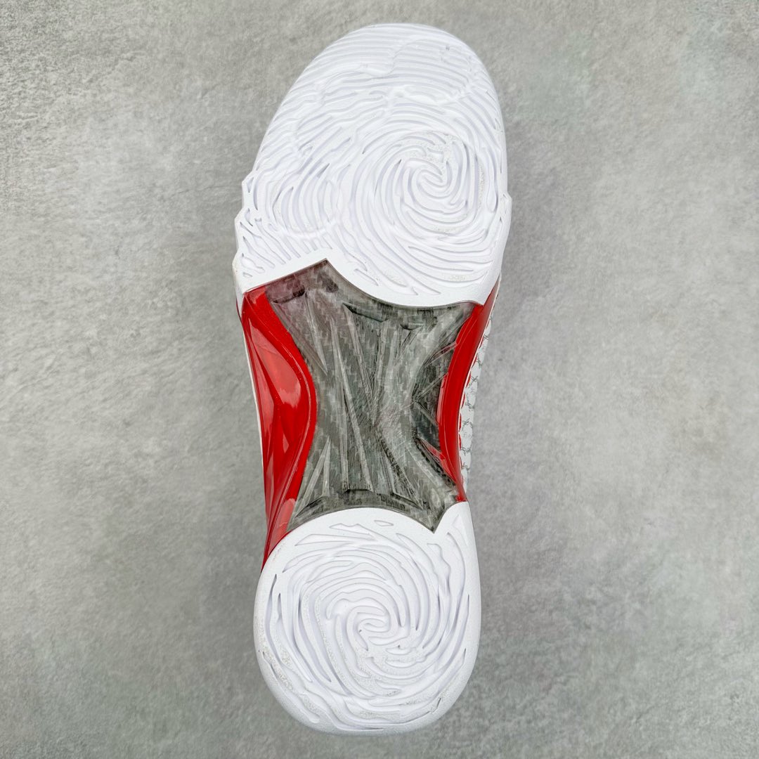 图片[9]-Air Jordan XX3 OG 迈克尔·乔丹高帮复古休闲文化运动篮球鞋 318376-161 原楦开发版型 采用厚实荔枝纹仿牛皮组合牛剖革鞋面材质 中底搭载仿塑纤中板缓震 缜密中底拉帮工艺 搭载一次压模成形 Phylon中底 外置高性能环抱式TPU组合防滑耐磨橡胶大底 AJ23在诞生以前被称为AJ系列最后一代以数字命名的球鞋 所以在设计上格外用心 体现出绅士的儒雅风格 鞋舌上带有雕花细节设计 大面积TPU稳定托盘 鞋面缝有三维走线 鞋头有MJ本人签名印字 Phylon中底 全掌Zoom Air缓震科技 外底纹路为MJ本人放大的指纹 尺码：40 40.5 41 42 42.5 43 44 44.5 45 46 47.5-选品中心