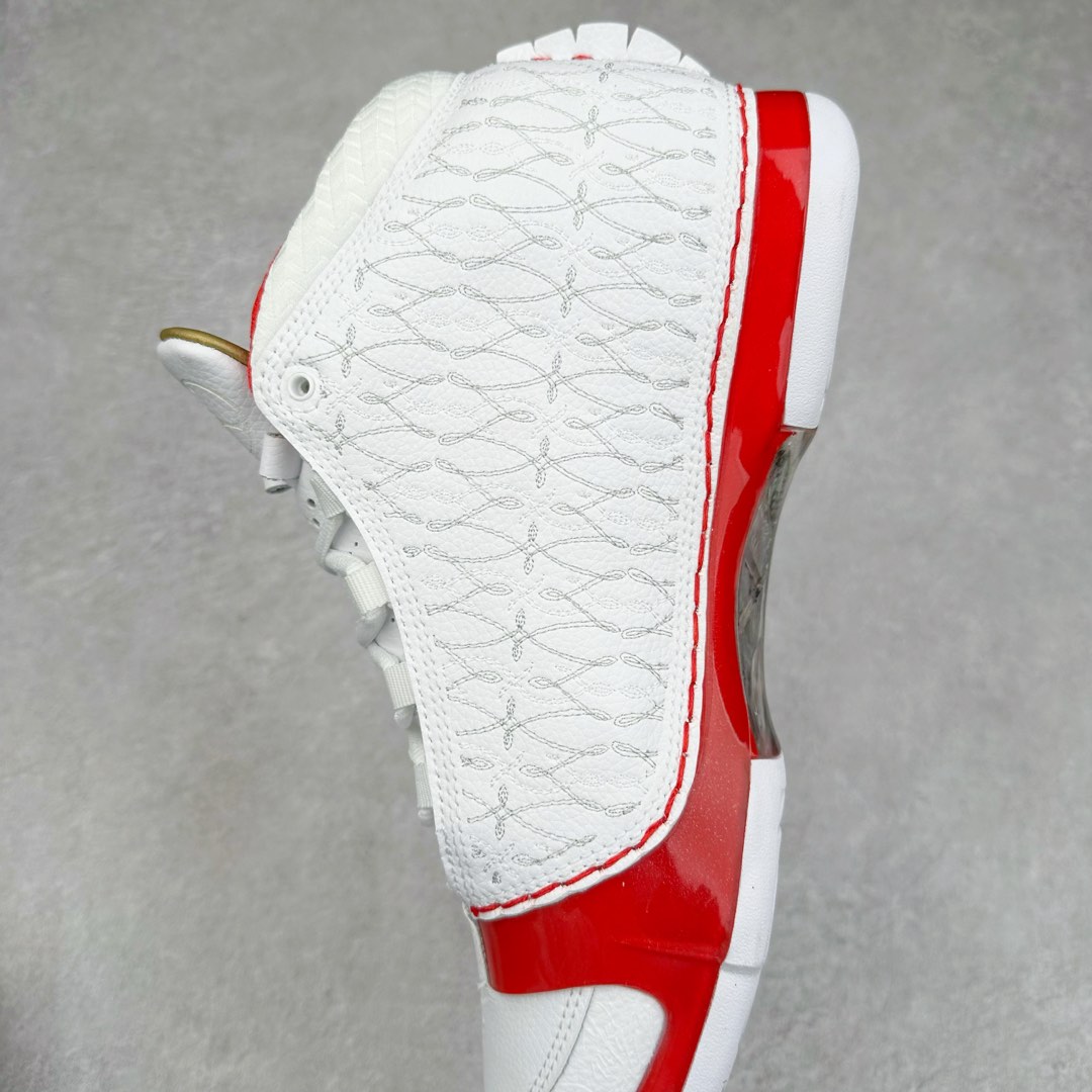 图片[7]-Air Jordan XX3 OG 迈克尔·乔丹高帮复古休闲文化运动篮球鞋 318376-161 原楦开发版型 采用厚实荔枝纹仿牛皮组合牛剖革鞋面材质 中底搭载仿塑纤中板缓震 缜密中底拉帮工艺 搭载一次压模成形 Phylon中底 外置高性能环抱式TPU组合防滑耐磨橡胶大底 AJ23在诞生以前被称为AJ系列最后一代以数字命名的球鞋 所以在设计上格外用心 体现出绅士的儒雅风格 鞋舌上带有雕花细节设计 大面积TPU稳定托盘 鞋面缝有三维走线 鞋头有MJ本人签名印字 Phylon中底 全掌Zoom Air缓震科技 外底纹路为MJ本人放大的指纹 尺码：40 40.5 41 42 42.5 43 44 44.5 45 46 47.5-选品中心