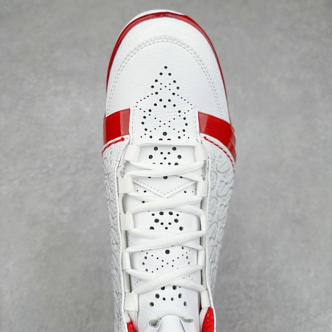 图片[4]-Air Jordan XX3 OG 迈克尔·乔丹高帮复古休闲文化运动篮球鞋 318376-161 原楦开发版型 采用厚实荔枝纹仿牛皮组合牛剖革鞋面材质 中底搭载仿塑纤中板缓震 缜密中底拉帮工艺 搭载一次压模成形 Phylon中底 外置高性能环抱式TPU组合防滑耐磨橡胶大底 AJ23在诞生以前被称为AJ系列最后一代以数字命名的球鞋 所以在设计上格外用心 体现出绅士的儒雅风格 鞋舌上带有雕花细节设计 大面积TPU稳定托盘 鞋面缝有三维走线 鞋头有MJ本人签名印字 Phylon中底 全掌Zoom Air缓震科技 外底纹路为MJ本人放大的指纹 尺码：40 40.5 41 42 42.5 43 44 44.5 45 46 47.5-选品中心