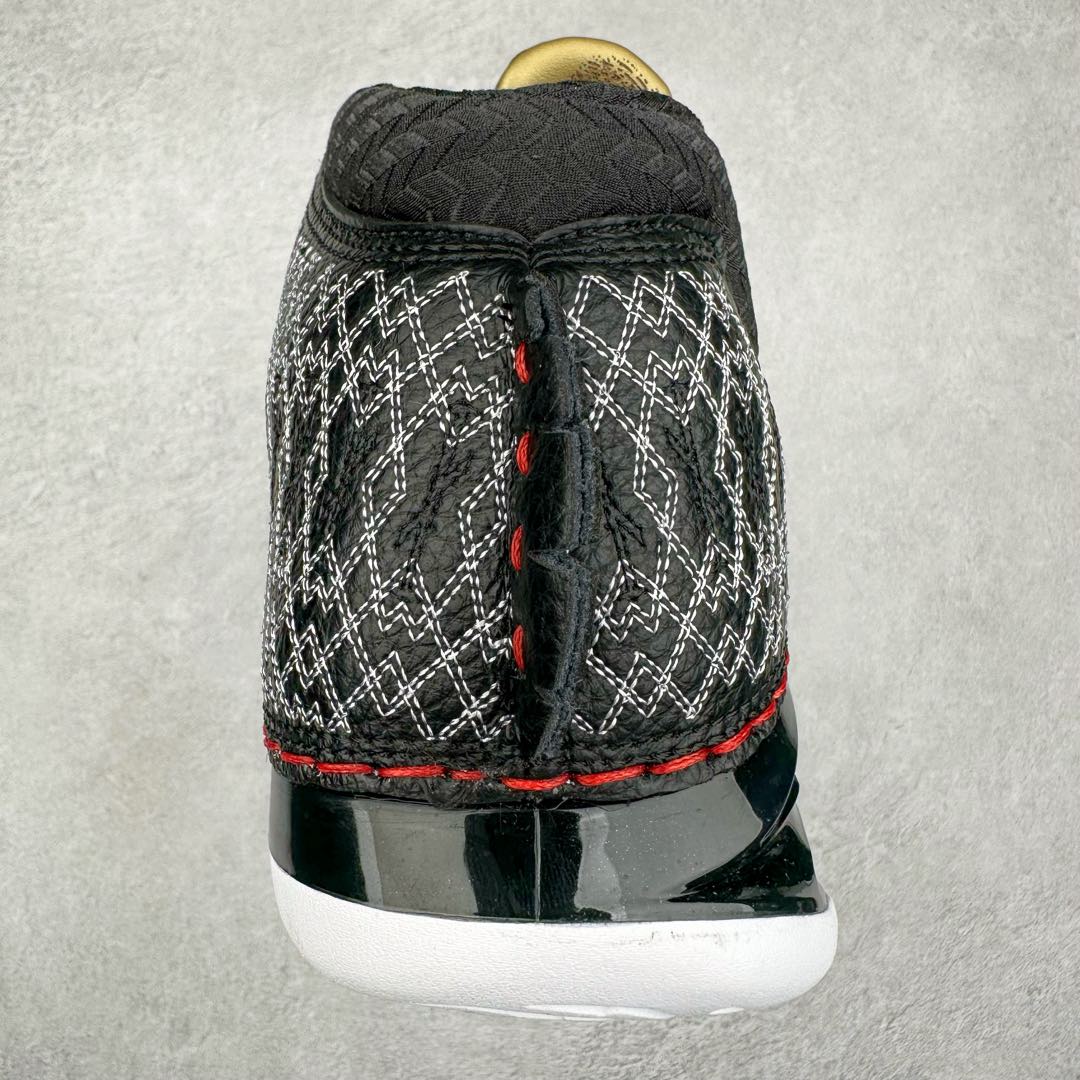 图片[8]-Air Jordan XX3 OG 迈克尔·乔丹高帮复古休闲文化运动篮球鞋 318376-001 原楦开发版型 采用厚实荔枝纹仿牛皮组合牛剖革鞋面材质 中底搭载仿塑纤中板缓震 缜密中底拉帮工艺 搭载一次压模成形 Phylon中底 外置高性能环抱式TPU组合防滑耐磨橡胶大底 AJ23在诞生以前被称为AJ系列最后一代以数字命名的球鞋 所以在设计上格外用心 体现出绅士的儒雅风格 鞋舌上带有雕花细节设计 大面积TPU稳定托盘 鞋面缝有三维走线 鞋头有MJ本人签名印字 Phylon中底 全掌Zoom Air缓震科技 外底纹路为MJ本人放大的指纹 尺码：40 40.5 41 42 42.5 43 44 44.5 45 46 47.5-选品中心