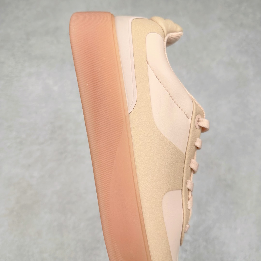 图片[6]-lululemon Cityverse 露露乐檬极简主义减震耐磨低帮生活休闲鞋 Cityverse将运动性能融入经典休闲鞋中，中底提供出色缓震，并贴合足部曲线，带来全天候的舒适感。鞋面采用两种材质拼接，且前半部分采用热熔压胶处理，无任何缝线，保留了鞋身整体性。模制泡沫的鞋垫带来上乘的脚感，在平日休闲穿着时不会磨脚，也能提供轻质软弹的效果。25年来，lululemon一直秉持“感受为先”的设计理念，并相信更好的感受带来更好的表现。此次男鞋的设计亦是如此。投入多年研究，针对男性在不同运动场景中的脚步形态设计了不同鞋履款式。同时，还进行了生物力学与形态学研究，为“他”带来更好的贴合度和感受。尺码：36 36.5 37.5 38 38.5 39 40 40.5 41 42 42.5 43 44 45-选品中心