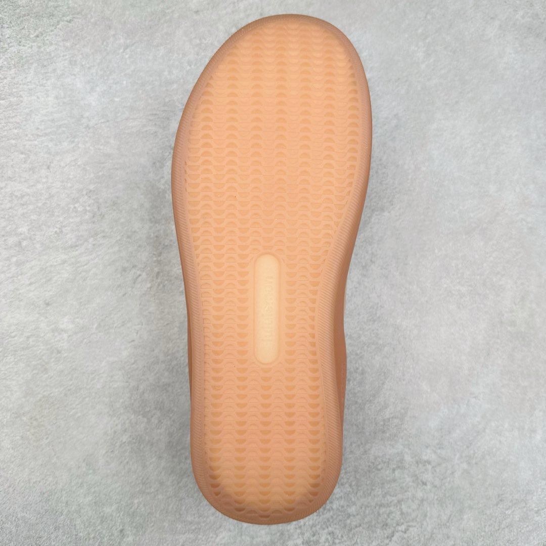 图片[9]-lululemon Cityverse 露露乐檬极简主义减震耐磨低帮生活休闲鞋 Cityverse将运动性能融入经典休闲鞋中，中底提供出色缓震，并贴合足部曲线，带来全天候的舒适感。鞋面采用两种材质拼接，且前半部分采用热熔压胶处理，无任何缝线，保留了鞋身整体性。模制泡沫的鞋垫带来上乘的脚感，在平日休闲穿着时不会磨脚，也能提供轻质软弹的效果。25年来，lululemon一直秉持“感受为先”的设计理念，并相信更好的感受带来更好的表现。此次男鞋的设计亦是如此。投入多年研究，针对男性在不同运动场景中的脚步形态设计了不同鞋履款式。同时，还进行了生物力学与形态学研究，为“他”带来更好的贴合度和感受。尺码：36 36.5 37.5 38 38.5 39 40 40.5 41 42 42.5 43 44 45-选品中心