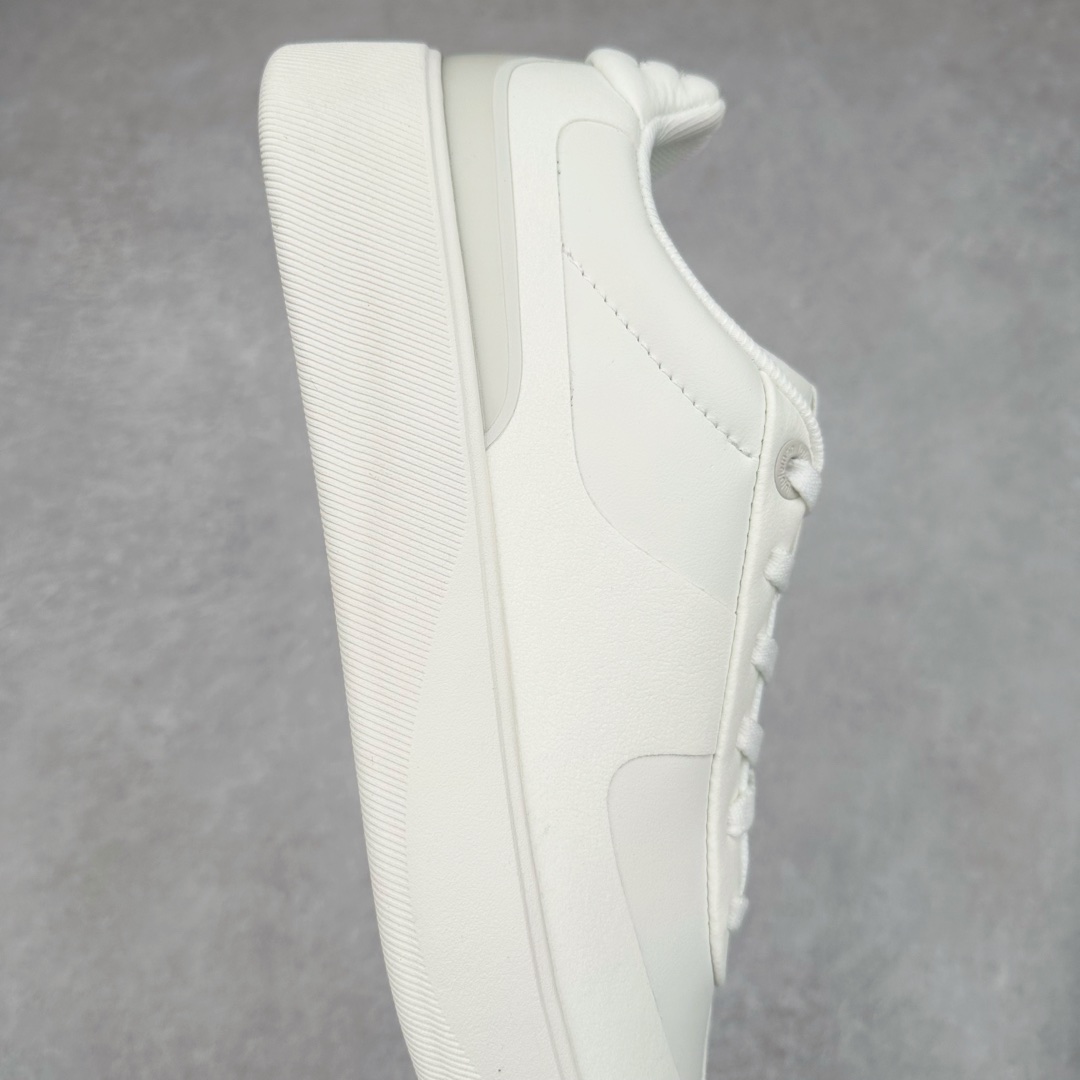 图片[6]-lululemon Cityverse 露露乐檬极简主义减震耐磨低帮生活休闲鞋 Cityverse将运动性能融入经典休闲鞋中，中底提供出色缓震，并贴合足部曲线，带来全天候的舒适感。鞋面采用两种材质拼接，且前半部分采用热熔压胶处理，无任何缝线，保留了鞋身整体性。模制泡沫的鞋垫带来上乘的脚感，在平日休闲穿着时不会磨脚，也能提供轻质软弹的效果。25年来，lululemon一直秉持“感受为先”的设计理念，并相信更好的感受带来更好的表现。此次男鞋的设计亦是如此。投入多年研究，针对男性在不同运动场景中的脚步形态设计了不同鞋履款式。同时，还进行了生物力学与形态学研究，为“他”带来更好的贴合度和感受。尺码：36 36.5 37.5 38 38.5 39 40 40.5 41 42 42.5 43 44 45-选品中心