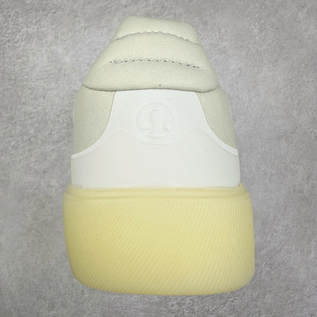 图片[8]-lululemon Cityverse 露露乐檬极简主义减震耐磨低帮生活休闲鞋 Cityverse将运动性能融入经典休闲鞋中，中底提供出色缓震，并贴合足部曲线，带来全天候的舒适感。鞋面采用两种材质拼接，且前半部分采用热熔压胶处理，无任何缝线，保留了鞋身整体性。模制泡沫的鞋垫带来上乘的脚感，在平日休闲穿着时不会磨脚，也能提供轻质软弹的效果。25年来，lululemon一直秉持“感受为先”的设计理念，并相信更好的感受带来更好的表现。此次男鞋的设计亦是如此。投入多年研究，针对男性在不同运动场景中的脚步形态设计了不同鞋履款式。同时，还进行了生物力学与形态学研究，为“他”带来更好的贴合度和感受。尺码：36 36.5 37.5 38 38.5 39 40 40.5 41 42 42.5 43 44 45-选品中心