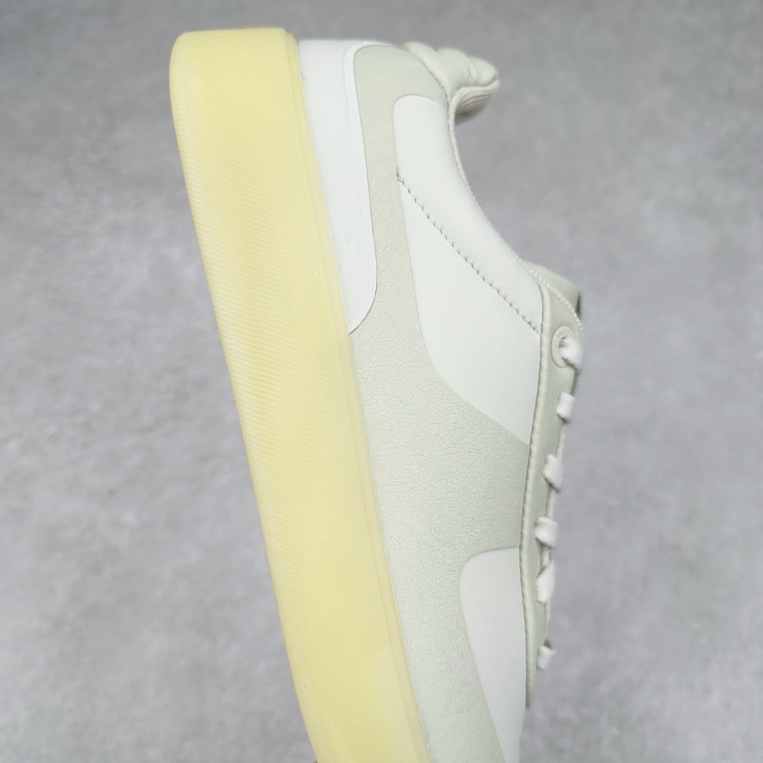 图片[6]-lululemon Cityverse 露露乐檬极简主义减震耐磨低帮生活休闲鞋 Cityverse将运动性能融入经典休闲鞋中，中底提供出色缓震，并贴合足部曲线，带来全天候的舒适感。鞋面采用两种材质拼接，且前半部分采用热熔压胶处理，无任何缝线，保留了鞋身整体性。模制泡沫的鞋垫带来上乘的脚感，在平日休闲穿着时不会磨脚，也能提供轻质软弹的效果。25年来，lululemon一直秉持“感受为先”的设计理念，并相信更好的感受带来更好的表现。此次男鞋的设计亦是如此。投入多年研究，针对男性在不同运动场景中的脚步形态设计了不同鞋履款式。同时，还进行了生物力学与形态学研究，为“他”带来更好的贴合度和感受。尺码：36 36.5 37.5 38 38.5 39 40 40.5 41 42 42.5 43 44 45-选品中心