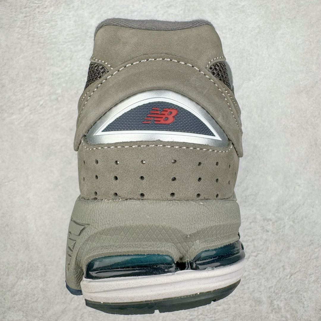 图片[8]-＃GT纯原 New Balance M2002R 新百伦潮流复古织物皮革减震防滑耐磨轻便低帮跑步鞋 基于市场现有版本全新升级调整 NB市场最强产物 全套原楦原纸板原厂数据开发 全鞋电脑针车加持 原厂网布 原装进口头层翻毛皮料正确绒感卡色 正确中底拉帮中底网布细节 一比一手工擦旧效果 冲裁组合 匠心打造 耗时两个月开发完成 工艺极其复杂难度可想而知 新开独立私模大底 全网唯一正确做旧组合大底 高端零售专供产物 尺码：36 37 37.5 38 38.5 39.5 40 40.5 41.5 42 42.5 43 44 44.5 45 45.5 46.5-选品中心