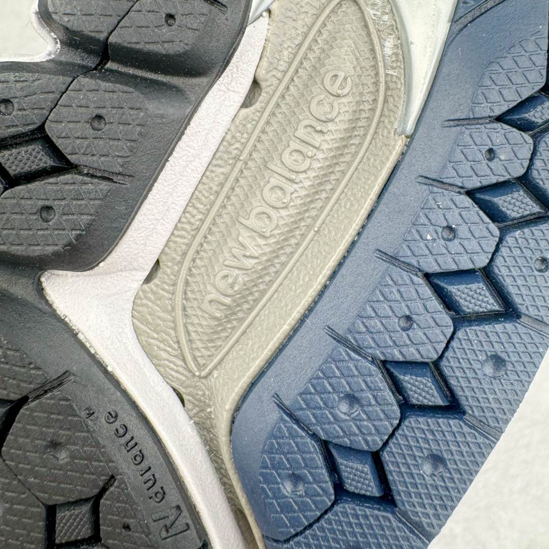 图片[16]-＃GT纯原 New Balance M2002R 新百伦潮流复古织物皮革减震防滑耐磨轻便低帮跑步鞋 基于市场现有版本全新升级调整 NB市场最强产物 全套原楦原纸板原厂数据开发 全鞋电脑针车加持 原厂网布 原装进口头层翻毛皮料正确绒感卡色 正确中底拉帮中底网布细节 一比一手工擦旧效果 冲裁组合 匠心打造 耗时两个月开发完成 工艺极其复杂难度可想而知 新开独立私模大底 全网唯一正确做旧组合大底 高端零售专供产物 尺码：36 37 37.5 38 38.5 39.5 40 40.5 41.5 42 42.5 43 44 44.5 45 45.5 46.5-选品中心