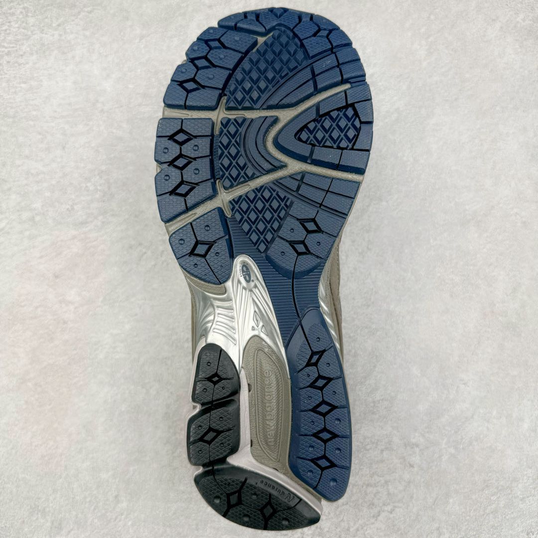 图片[9]-＃GT纯原 New Balance M2002R 新百伦潮流复古织物皮革减震防滑耐磨轻便低帮跑步鞋 基于市场现有版本全新升级调整 NB市场最强产物 全套原楦原纸板原厂数据开发 全鞋电脑针车加持 原厂网布 原装进口头层翻毛皮料正确绒感卡色 正确中底拉帮中底网布细节 一比一手工擦旧效果 冲裁组合 匠心打造 耗时两个月开发完成 工艺极其复杂难度可想而知 新开独立私模大底 全网唯一正确做旧组合大底 高端零售专供产物 尺码：36 37 37.5 38 38.5 39.5 40 40.5 41.5 42 42.5 43 44 44.5 45 45.5 46.5-选品中心