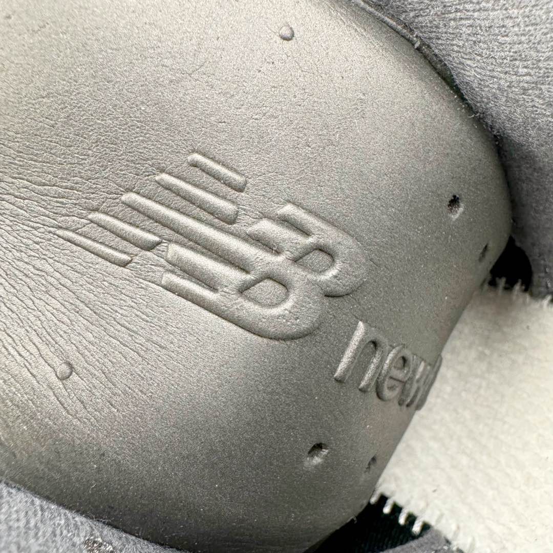 图片[11]-＃GT纯原 New Balance M2002R 新百伦潮流复古织物皮革减震防滑耐磨轻便低帮跑步鞋 基于市场现有版本全新升级调整 NB市场最强产物 全套原楦原纸板原厂数据开发 全鞋电脑针车加持 原厂网布 原装进口头层翻毛皮料正确绒感卡色 正确中底拉帮中底网布细节 一比一手工擦旧效果 冲裁组合 匠心打造 耗时两个月开发完成 工艺极其复杂难度可想而知 新开独立私模大底 全网唯一正确做旧组合大底 高端零售专供产物 尺码：36 37 37.5 38 38.5 39.5 40 40.5 41.5 42 42.5 43 44 44.5 45 45.5 46.5-选品中心