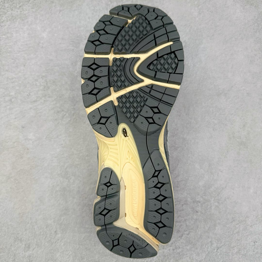 图片[9]-＃GT纯原 New Balance M2002R 新百伦潮流复古织物皮革减震防滑耐磨轻便低帮跑步鞋 基于市场现有版本全新升级调整 NB市场最强产物 全套原楦原纸板原厂数据开发 全鞋电脑针车加持 原厂网布 原装进口头层翻毛皮料正确绒感卡色 正确中底拉帮中底网布细节 一比一手工擦旧效果 冲裁组合 匠心打造 耗时两个月开发完成 工艺极其复杂难度可想而知 新开独立私模大底 全网唯一正确做旧组合大底 高端零售专供产物 尺码：36 37 37.5 38 38.5 39.5 40 40.5 41.5 42 42.5 43 44 44.5 45 45.5 46.5-选品中心