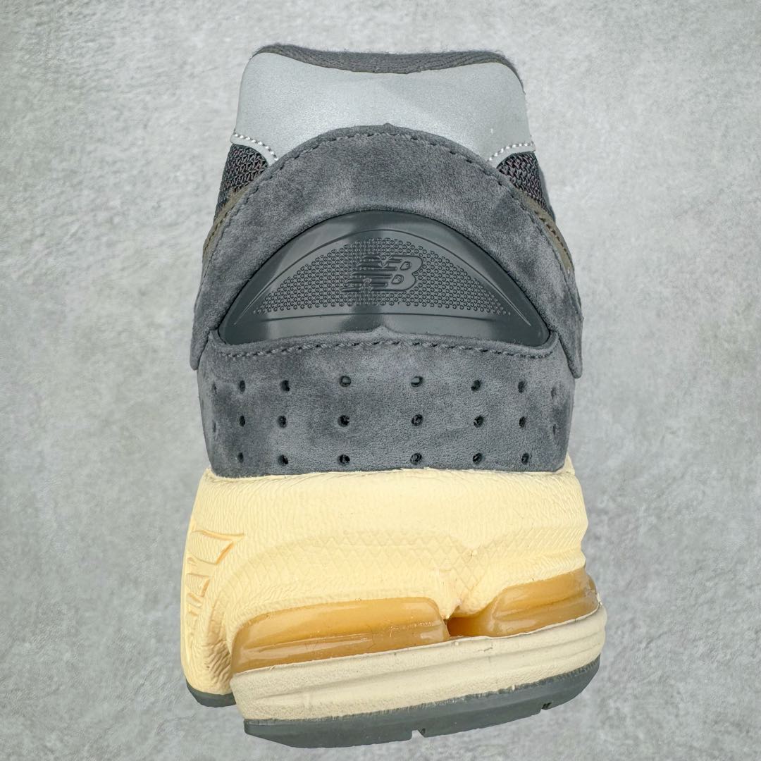 图片[8]-＃GT纯原 New Balance M2002R 新百伦潮流复古织物皮革减震防滑耐磨轻便低帮跑步鞋 基于市场现有版本全新升级调整 NB市场最强产物 全套原楦原纸板原厂数据开发 全鞋电脑针车加持 原厂网布 原装进口头层翻毛皮料正确绒感卡色 正确中底拉帮中底网布细节 一比一手工擦旧效果 冲裁组合 匠心打造 耗时两个月开发完成 工艺极其复杂难度可想而知 新开独立私模大底 全网唯一正确做旧组合大底 高端零售专供产物 尺码：36 37 37.5 38 38.5 39.5 40 40.5 41.5 42 42.5 43 44 44.5 45 45.5 46.5-选品中心