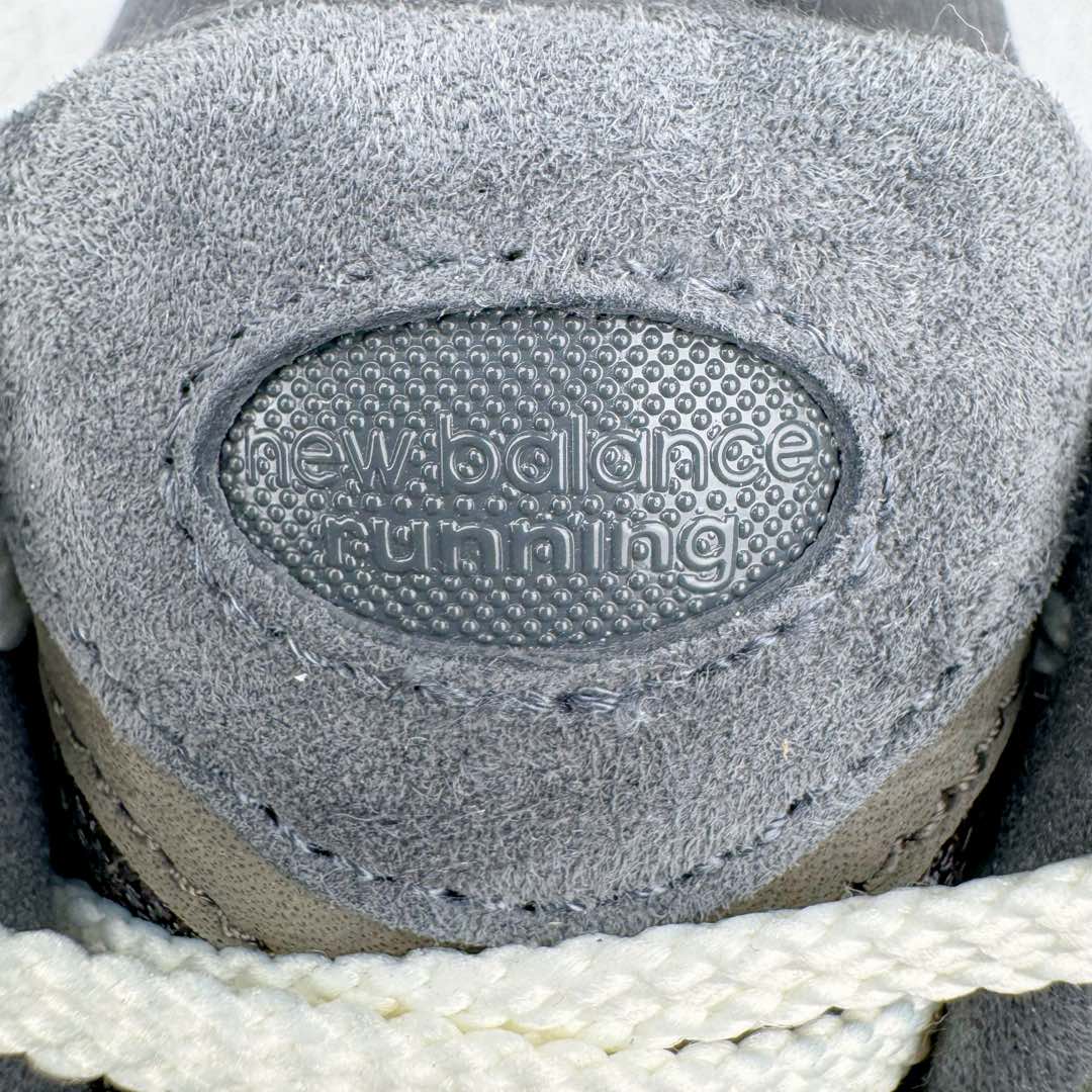 图片[13]-＃GT纯原 New Balance M2002R 新百伦潮流复古织物皮革减震防滑耐磨轻便低帮跑步鞋 基于市场现有版本全新升级调整 NB市场最强产物 全套原楦原纸板原厂数据开发 全鞋电脑针车加持 原厂网布 原装进口头层翻毛皮料正确绒感卡色 正确中底拉帮中底网布细节 一比一手工擦旧效果 冲裁组合 匠心打造 耗时两个月开发完成 工艺极其复杂难度可想而知 新开独立私模大底 全网唯一正确做旧组合大底 高端零售专供产物 尺码：36 37 37.5 38 38.5 39.5 40 40.5 41.5 42 42.5 43 44 44.5 45 45.5 46.5-选品中心