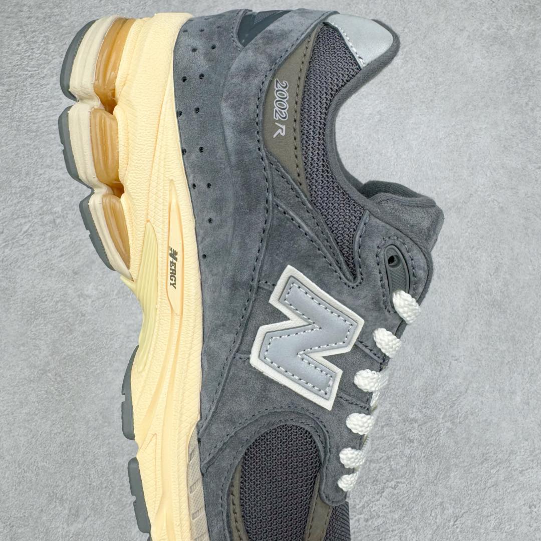图片[6]-＃GT纯原 New Balance M2002R 新百伦潮流复古织物皮革减震防滑耐磨轻便低帮跑步鞋 基于市场现有版本全新升级调整 NB市场最强产物 全套原楦原纸板原厂数据开发 全鞋电脑针车加持 原厂网布 原装进口头层翻毛皮料正确绒感卡色 正确中底拉帮中底网布细节 一比一手工擦旧效果 冲裁组合 匠心打造 耗时两个月开发完成 工艺极其复杂难度可想而知 新开独立私模大底 全网唯一正确做旧组合大底 高端零售专供产物 尺码：36 37 37.5 38 38.5 39.5 40 40.5 41.5 42 42.5 43 44 44.5 45 45.5 46.5-选品中心