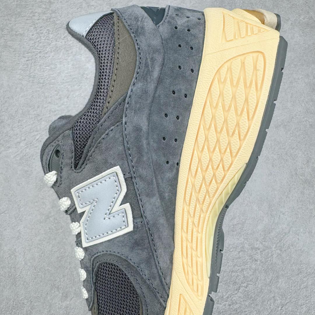 图片[7]-＃GT纯原 New Balance M2002R 新百伦潮流复古织物皮革减震防滑耐磨轻便低帮跑步鞋 基于市场现有版本全新升级调整 NB市场最强产物 全套原楦原纸板原厂数据开发 全鞋电脑针车加持 原厂网布 原装进口头层翻毛皮料正确绒感卡色 正确中底拉帮中底网布细节 一比一手工擦旧效果 冲裁组合 匠心打造 耗时两个月开发完成 工艺极其复杂难度可想而知 新开独立私模大底 全网唯一正确做旧组合大底 高端零售专供产物 尺码：36 37 37.5 38 38.5 39.5 40 40.5 41.5 42 42.5 43 44 44.5 45 45.5 46.5-选品中心