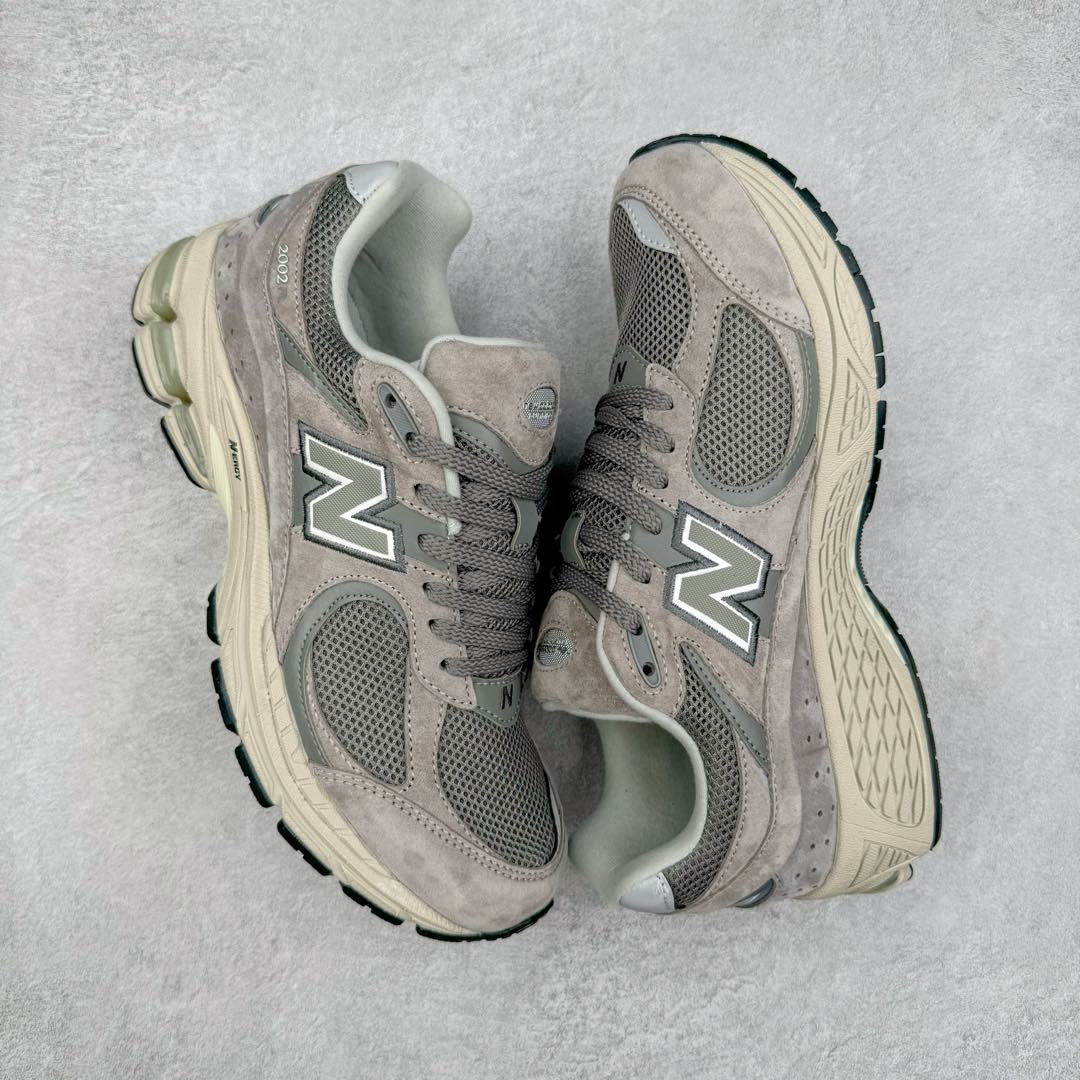 图片[3]-＃GT纯原 New Balance M2002R 新百伦潮流复古织物皮革减震防滑耐磨轻便低帮跑步鞋 基于市场现有版本全新升级调整 NB市场最强产物 全套原楦原纸板原厂数据开发 全鞋电脑针车加持 原厂网布 原装进口头层翻毛皮料正确绒感卡色 正确中底拉帮中底网布细节 一比一手工擦旧效果 冲裁组合 匠心打造 耗时两个月开发完成 工艺极其复杂难度可想而知 新开独立私模大底 全网唯一正确做旧组合大底 高端零售专供产物 尺码：36 37 37.5 38 38.5 39.5 40 40.5 41.5 42 42.5 43 44 44.5 45 45.5 46.5-选品中心