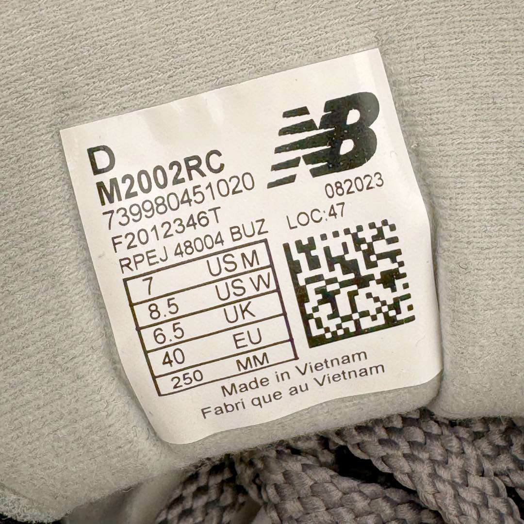 图片[12]-＃GT纯原 New Balance M2002R 新百伦潮流复古织物皮革减震防滑耐磨轻便低帮跑步鞋 基于市场现有版本全新升级调整 NB市场最强产物 全套原楦原纸板原厂数据开发 全鞋电脑针车加持 原厂网布 原装进口头层翻毛皮料正确绒感卡色 正确中底拉帮中底网布细节 一比一手工擦旧效果 冲裁组合 匠心打造 耗时两个月开发完成 工艺极其复杂难度可想而知 新开独立私模大底 全网唯一正确做旧组合大底 高端零售专供产物 尺码：36 37 37.5 38 38.5 39.5 40 40.5 41.5 42 42.5 43 44 44.5 45 45.5 46.5-选品中心