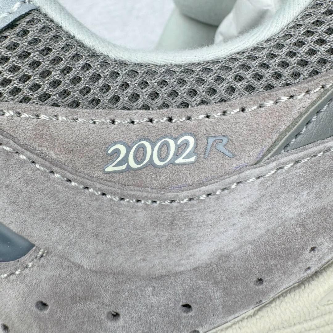 图片[17]-＃GT纯原 New Balance M2002R 新百伦潮流复古织物皮革减震防滑耐磨轻便低帮跑步鞋 基于市场现有版本全新升级调整 NB市场最强产物 全套原楦原纸板原厂数据开发 全鞋电脑针车加持 原厂网布 原装进口头层翻毛皮料正确绒感卡色 正确中底拉帮中底网布细节 一比一手工擦旧效果 冲裁组合 匠心打造 耗时两个月开发完成 工艺极其复杂难度可想而知 新开独立私模大底 全网唯一正确做旧组合大底 高端零售专供产物 尺码：36 37 37.5 38 38.5 39.5 40 40.5 41.5 42 42.5 43 44 44.5 45 45.5 46.5-选品中心