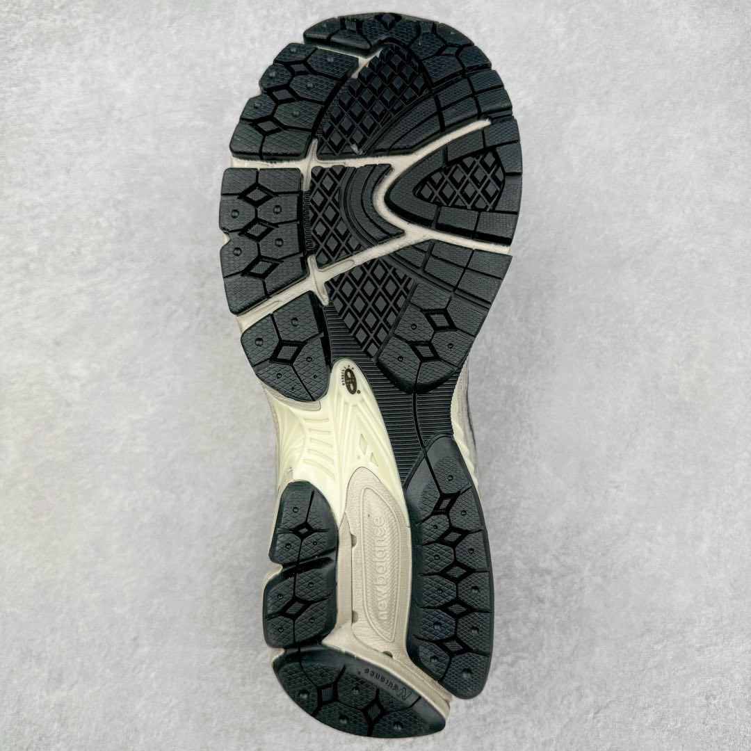 图片[9]-＃GT纯原 New Balance M2002R 新百伦潮流复古织物皮革减震防滑耐磨轻便低帮跑步鞋 基于市场现有版本全新升级调整 NB市场最强产物 全套原楦原纸板原厂数据开发 全鞋电脑针车加持 原厂网布 原装进口头层翻毛皮料正确绒感卡色 正确中底拉帮中底网布细节 一比一手工擦旧效果 冲裁组合 匠心打造 耗时两个月开发完成 工艺极其复杂难度可想而知 新开独立私模大底 全网唯一正确做旧组合大底 高端零售专供产物 尺码：36 37 37.5 38 38.5 39.5 40 40.5 41.5 42 42.5 43 44 44.5 45 45.5 46.5-选品中心