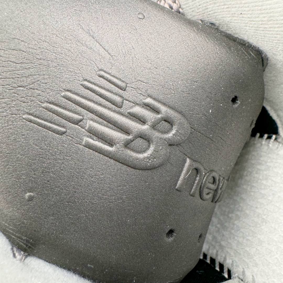 图片[11]-＃GT纯原 New Balance M2002R 新百伦潮流复古织物皮革减震防滑耐磨轻便低帮跑步鞋 基于市场现有版本全新升级调整 NB市场最强产物 全套原楦原纸板原厂数据开发 全鞋电脑针车加持 原厂网布 原装进口头层翻毛皮料正确绒感卡色 正确中底拉帮中底网布细节 一比一手工擦旧效果 冲裁组合 匠心打造 耗时两个月开发完成 工艺极其复杂难度可想而知 新开独立私模大底 全网唯一正确做旧组合大底 高端零售专供产物 尺码：36 37 37.5 38 38.5 39.5 40 40.5 41.5 42 42.5 43 44 44.5 45 45.5 46.5-选品中心