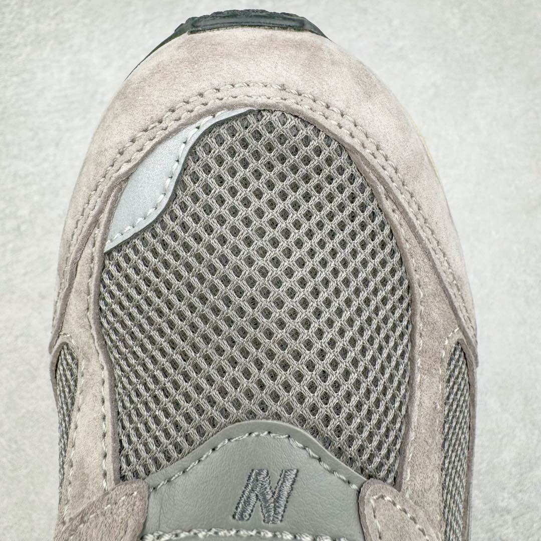 图片[14]-＃GT纯原 New Balance M2002R 新百伦潮流复古织物皮革减震防滑耐磨轻便低帮跑步鞋 基于市场现有版本全新升级调整 NB市场最强产物 全套原楦原纸板原厂数据开发 全鞋电脑针车加持 原厂网布 原装进口头层翻毛皮料正确绒感卡色 正确中底拉帮中底网布细节 一比一手工擦旧效果 冲裁组合 匠心打造 耗时两个月开发完成 工艺极其复杂难度可想而知 新开独立私模大底 全网唯一正确做旧组合大底 高端零售专供产物 尺码：36 37 37.5 38 38.5 39.5 40 40.5 41.5 42 42.5 43 44 44.5 45 45.5 46.5-选品中心