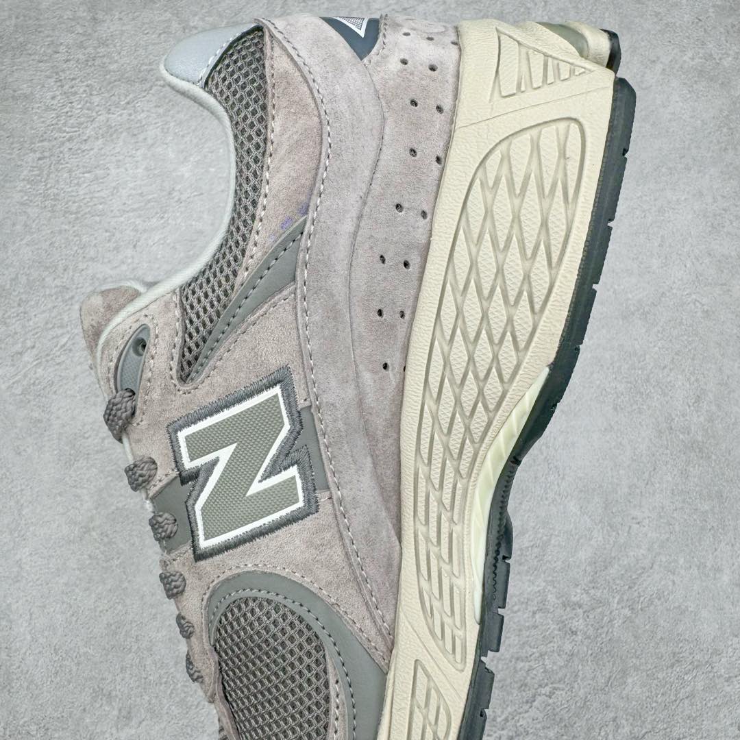 图片[7]-＃GT纯原 New Balance M2002R 新百伦潮流复古织物皮革减震防滑耐磨轻便低帮跑步鞋 基于市场现有版本全新升级调整 NB市场最强产物 全套原楦原纸板原厂数据开发 全鞋电脑针车加持 原厂网布 原装进口头层翻毛皮料正确绒感卡色 正确中底拉帮中底网布细节 一比一手工擦旧效果 冲裁组合 匠心打造 耗时两个月开发完成 工艺极其复杂难度可想而知 新开独立私模大底 全网唯一正确做旧组合大底 高端零售专供产物 尺码：36 37 37.5 38 38.5 39.5 40 40.5 41.5 42 42.5 43 44 44.5 45 45.5 46.5-选品中心