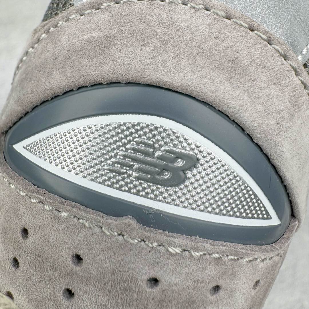 图片[15]-＃GT纯原 New Balance M2002R 新百伦潮流复古织物皮革减震防滑耐磨轻便低帮跑步鞋 基于市场现有版本全新升级调整 NB市场最强产物 全套原楦原纸板原厂数据开发 全鞋电脑针车加持 原厂网布 原装进口头层翻毛皮料正确绒感卡色 正确中底拉帮中底网布细节 一比一手工擦旧效果 冲裁组合 匠心打造 耗时两个月开发完成 工艺极其复杂难度可想而知 新开独立私模大底 全网唯一正确做旧组合大底 高端零售专供产物 尺码：36 37 37.5 38 38.5 39.5 40 40.5 41.5 42 42.5 43 44 44.5 45 45.5 46.5-选品中心