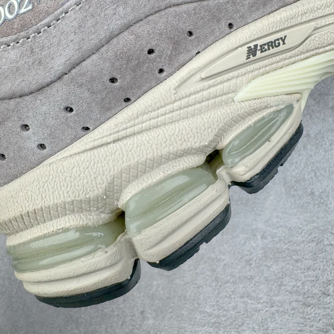 图片[18]-＃GT纯原 New Balance M2002R 新百伦潮流复古织物皮革减震防滑耐磨轻便低帮跑步鞋 基于市场现有版本全新升级调整 NB市场最强产物 全套原楦原纸板原厂数据开发 全鞋电脑针车加持 原厂网布 原装进口头层翻毛皮料正确绒感卡色 正确中底拉帮中底网布细节 一比一手工擦旧效果 冲裁组合 匠心打造 耗时两个月开发完成 工艺极其复杂难度可想而知 新开独立私模大底 全网唯一正确做旧组合大底 高端零售专供产物 尺码：36 37 37.5 38 38.5 39.5 40 40.5 41.5 42 42.5 43 44 44.5 45 45.5 46.5-选品中心