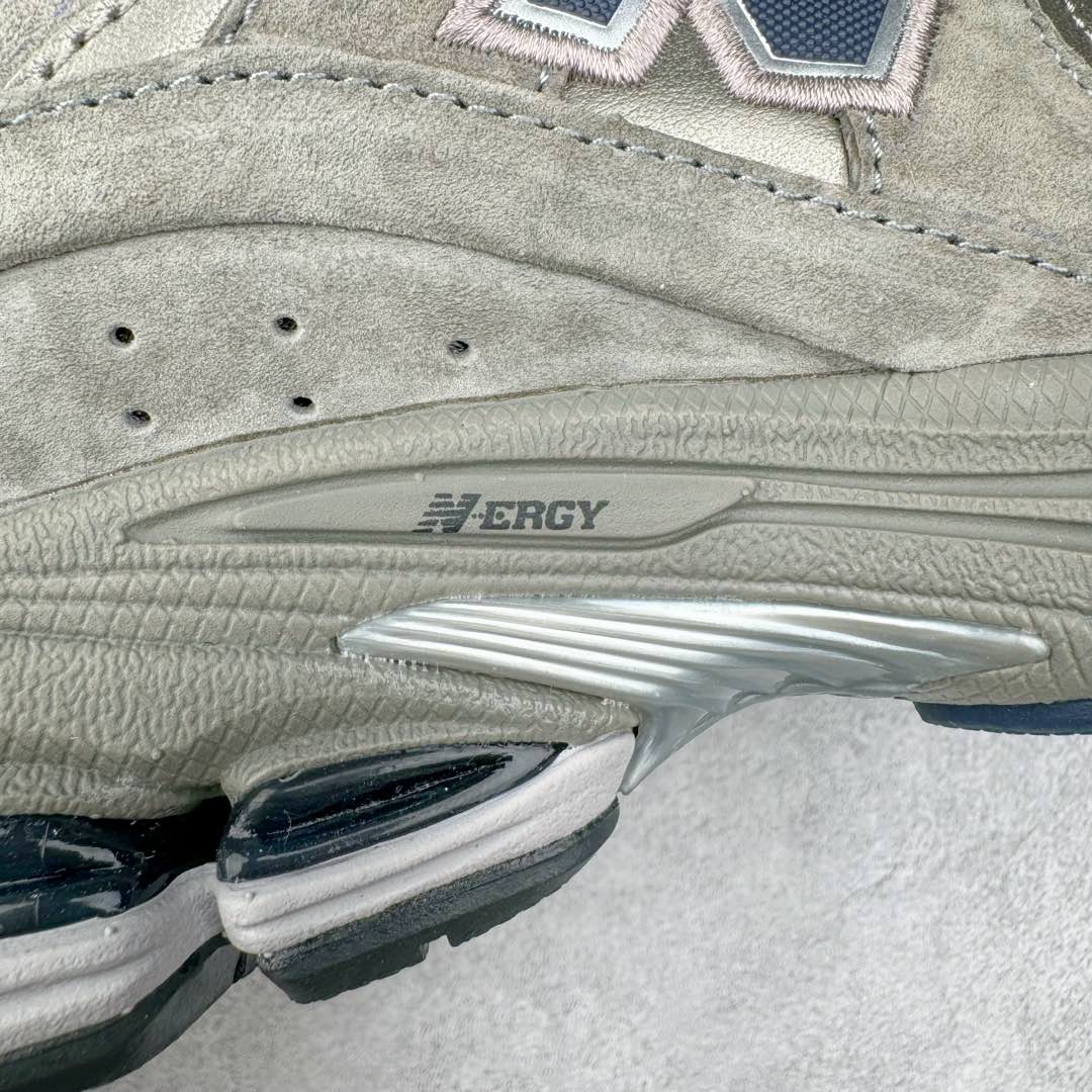 图片[22]-＃GT纯原 New Balance M2002R 新百伦潮流复古织物皮革减震防滑耐磨轻便低帮跑步鞋 基于市场现有版本全新升级调整 NB市场最强产物 全套原楦原纸板原厂数据开发 全鞋电脑针车加持 原厂网布 原装进口头层翻毛皮料正确绒感卡色 正确中底拉帮中底网布细节 一比一手工擦旧效果 冲裁组合 匠心打造 耗时两个月开发完成 工艺极其复杂难度可想而知 新开独立私模大底 全网唯一正确做旧组合大底 高端零售专供产物 尺码：36 37 37.5 38 38.5 39.5 40 40.5 41.5 42 42.5 43 44 44.5 45 45.5 46.5-选品中心