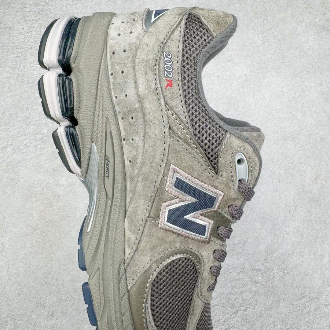 图片[6]-＃GT纯原 New Balance M2002R 新百伦潮流复古织物皮革减震防滑耐磨轻便低帮跑步鞋 基于市场现有版本全新升级调整 NB市场最强产物 全套原楦原纸板原厂数据开发 全鞋电脑针车加持 原厂网布 原装进口头层翻毛皮料正确绒感卡色 正确中底拉帮中底网布细节 一比一手工擦旧效果 冲裁组合 匠心打造 耗时两个月开发完成 工艺极其复杂难度可想而知 新开独立私模大底 全网唯一正确做旧组合大底 高端零售专供产物 尺码：36 37 37.5 38 38.5 39.5 40 40.5 41.5 42 42.5 43 44 44.5 45 45.5 46.5-选品中心