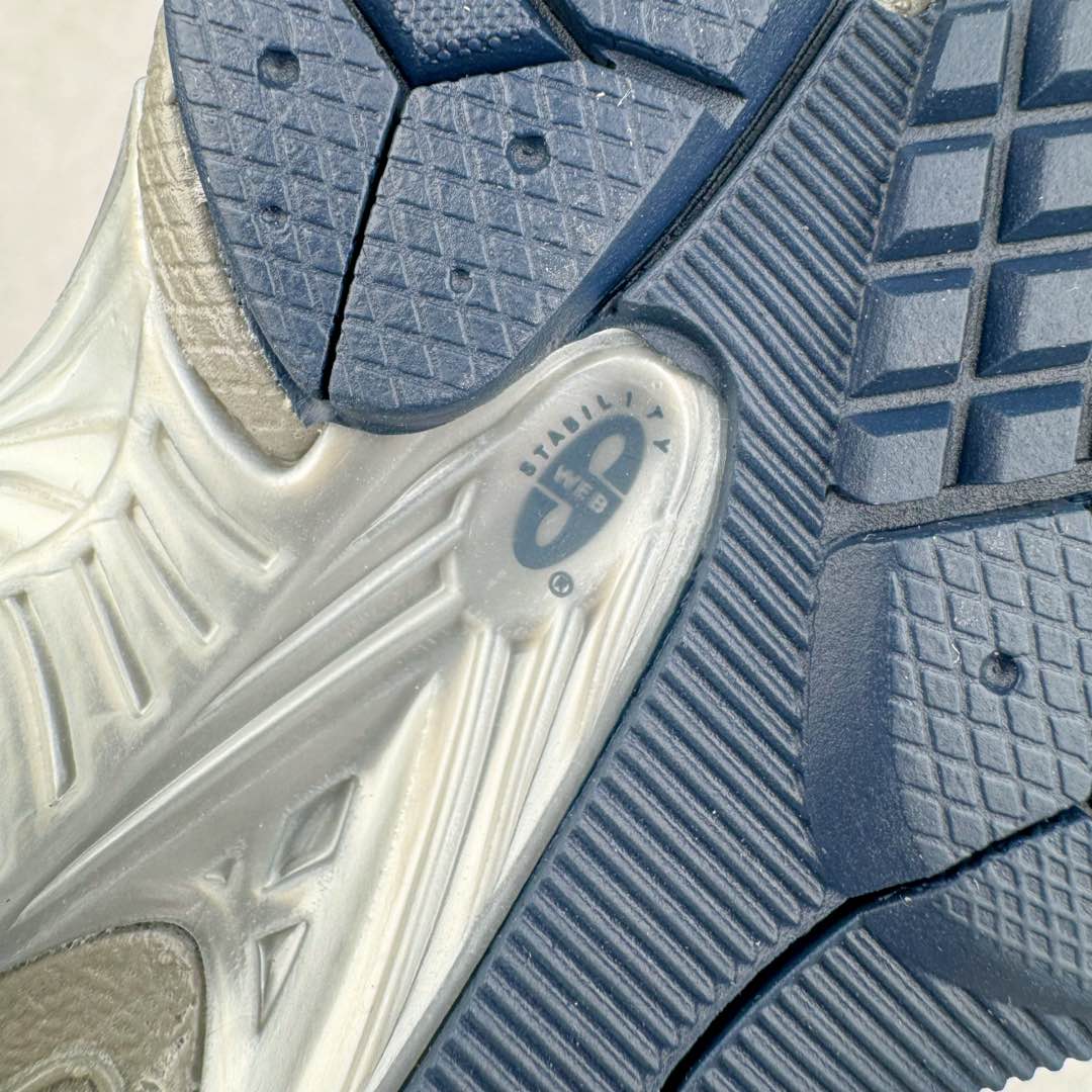 图片[23]-＃GT纯原 New Balance M2002R 新百伦潮流复古织物皮革减震防滑耐磨轻便低帮跑步鞋 基于市场现有版本全新升级调整 NB市场最强产物 全套原楦原纸板原厂数据开发 全鞋电脑针车加持 原厂网布 原装进口头层翻毛皮料正确绒感卡色 正确中底拉帮中底网布细节 一比一手工擦旧效果 冲裁组合 匠心打造 耗时两个月开发完成 工艺极其复杂难度可想而知 新开独立私模大底 全网唯一正确做旧组合大底 高端零售专供产物 尺码：36 37 37.5 38 38.5 39.5 40 40.5 41.5 42 42.5 43 44 44.5 45 45.5 46.5-选品中心