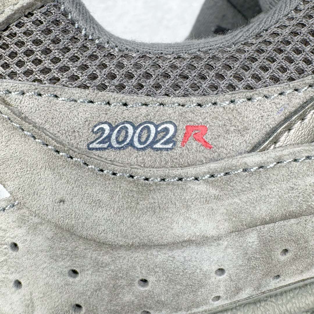图片[20]-＃GT纯原 New Balance M2002R 新百伦潮流复古织物皮革减震防滑耐磨轻便低帮跑步鞋 基于市场现有版本全新升级调整 NB市场最强产物 全套原楦原纸板原厂数据开发 全鞋电脑针车加持 原厂网布 原装进口头层翻毛皮料正确绒感卡色 正确中底拉帮中底网布细节 一比一手工擦旧效果 冲裁组合 匠心打造 耗时两个月开发完成 工艺极其复杂难度可想而知 新开独立私模大底 全网唯一正确做旧组合大底 高端零售专供产物 尺码：36 37 37.5 38 38.5 39.5 40 40.5 41.5 42 42.5 43 44 44.5 45 45.5 46.5-选品中心