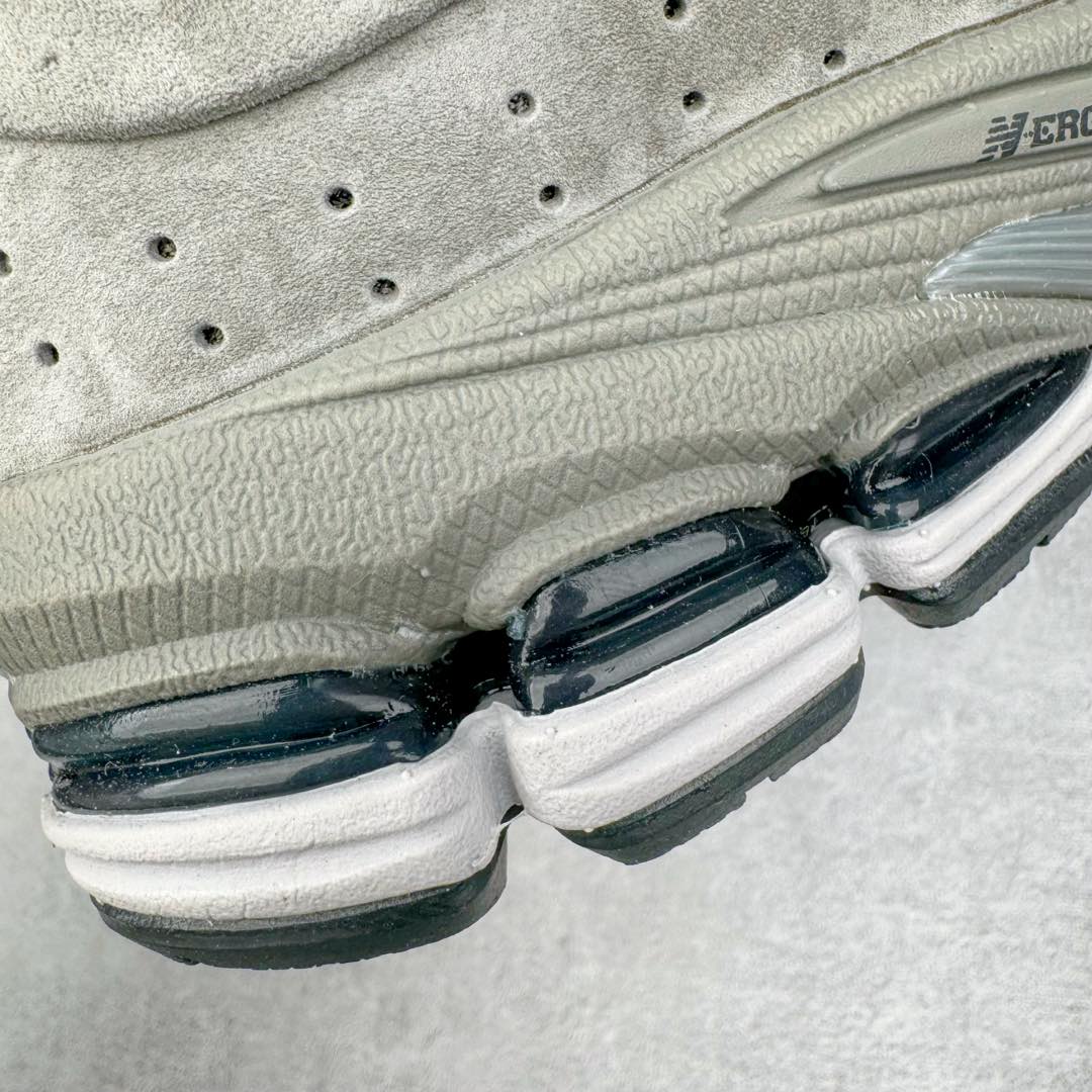 图片[21]-＃GT纯原 New Balance M2002R 新百伦潮流复古织物皮革减震防滑耐磨轻便低帮跑步鞋 基于市场现有版本全新升级调整 NB市场最强产物 全套原楦原纸板原厂数据开发 全鞋电脑针车加持 原厂网布 原装进口头层翻毛皮料正确绒感卡色 正确中底拉帮中底网布细节 一比一手工擦旧效果 冲裁组合 匠心打造 耗时两个月开发完成 工艺极其复杂难度可想而知 新开独立私模大底 全网唯一正确做旧组合大底 高端零售专供产物 尺码：36 37 37.5 38 38.5 39.5 40 40.5 41.5 42 42.5 43 44 44.5 45 45.5 46.5-选品中心