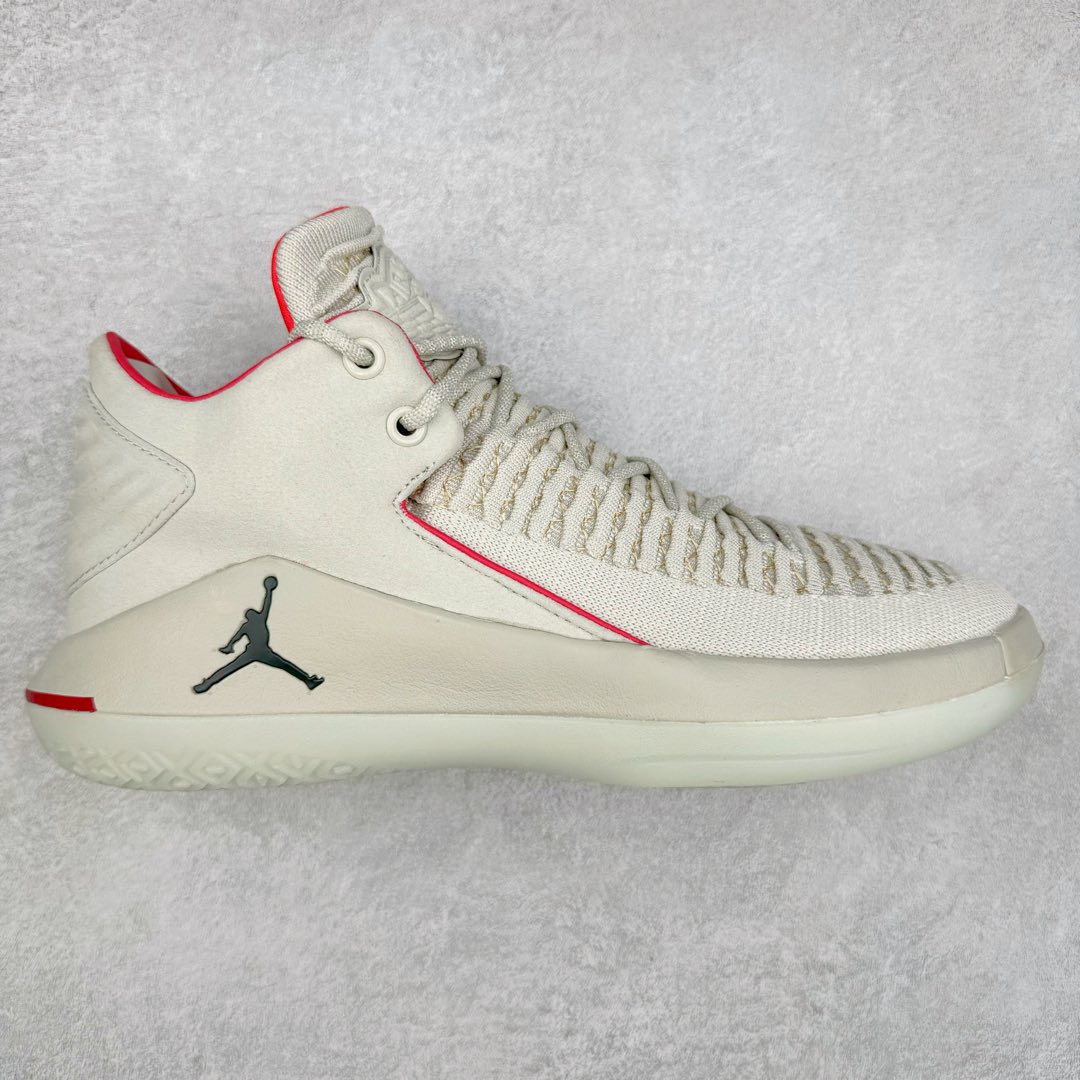 ＃K版纯原 Air Jordan XXXII AJ32 Low PF 减震防滑低帮实战篮球鞋 米白红 AH3347-004 再次以经典配色向迈克尔的伟大精神致敬 结合 Zoom Air 缓震系统和 FlightSpeed 技术 为运动员带来柔和的缓冲以及迅速灵敏的响应 匠心搭配 Flyknit 鞋面 轻盈包覆双足 低帮版本 灵动极速的非凡体验 尺码：39 40 40.5 41 42 42.5 43 44 44.5 45 46 47.5-选品中心