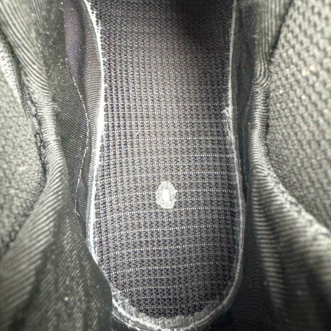 图片[10]-NK Air Foamposite One 复刻新蓝喷 FQ8181-511 莞产原底面 公司渠道同模具 鞋型发泡360度无死角 双层Zoom气垫植入 中底完美注胶 搭载原厂碳纤维材质 诞生于1997年的NK Air Foamposite系列可以说是整个球鞋历史上最为经典的系列之一 也就是我们常说的“喷”和“泡” 其中“喷”由Foamposite One代言人Penny的英文音译而来 而“泡”则来源于另一款鞋型 Foamposite Pro中\\\”pro\\\”的音译 在诞生初期 由于高昂的造价以及超前的外形 Foamposite系列的反对者不在少数 甚至有人认为这款鞋会毁掉整个球鞋行业 但事实证明这双灵感来自于甲虫 自带“黑科技”鞋面以及双层Zoom+大块碳板的太空球鞋不仅受到了大众的接受与追捧 并且成功的影响了篮球鞋的发展 尺码：38.5 39 40 40.5 41 42 42.5 43 44 44.5 45 46-选品中心