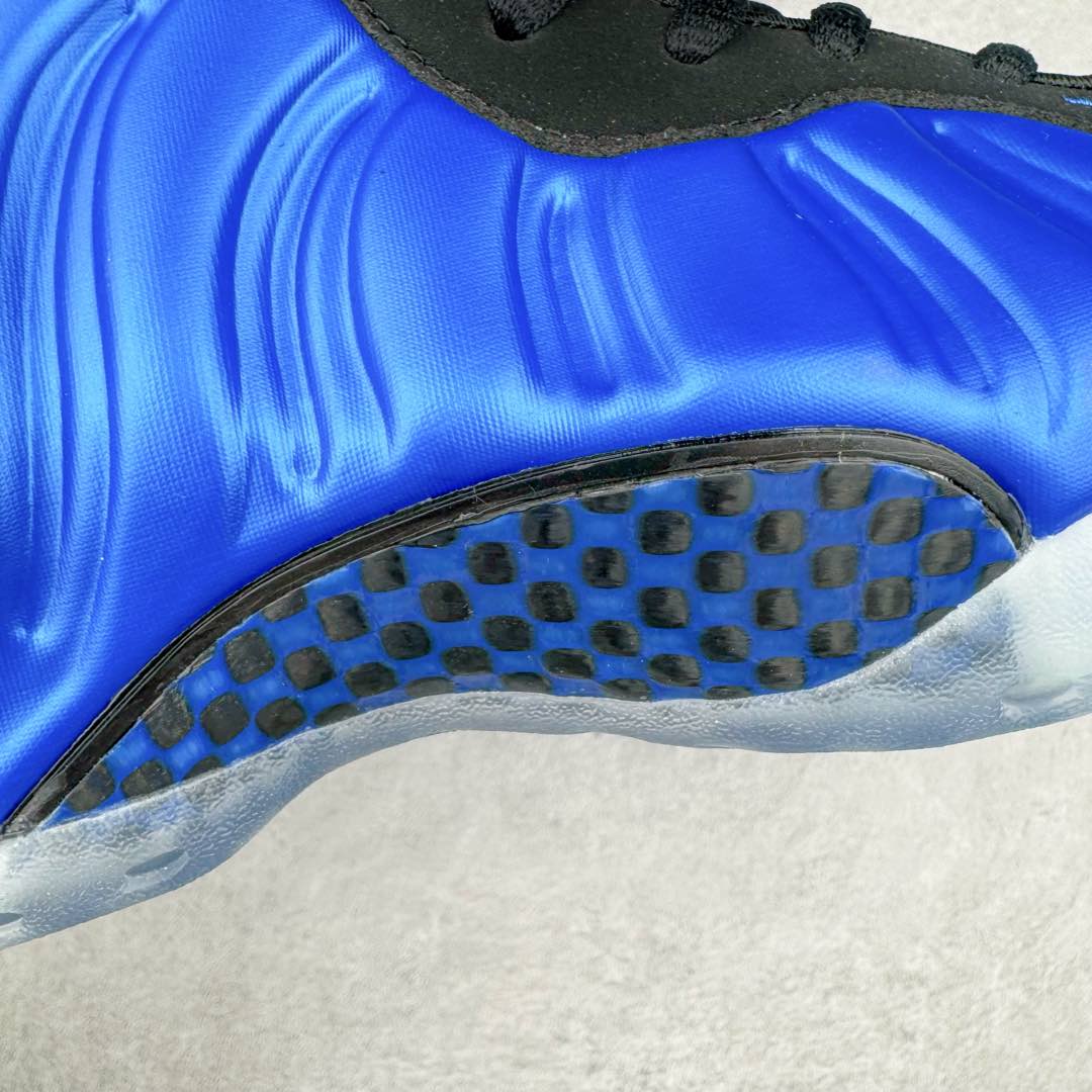 图片[18]-NK Air Foamposite One 复刻新蓝喷 FQ8181-511 莞产原底面 公司渠道同模具 鞋型发泡360度无死角 双层Zoom气垫植入 中底完美注胶 搭载原厂碳纤维材质 诞生于1997年的NK Air Foamposite系列可以说是整个球鞋历史上最为经典的系列之一 也就是我们常说的“喷”和“泡” 其中“喷”由Foamposite One代言人Penny的英文音译而来 而“泡”则来源于另一款鞋型 Foamposite Pro中\\\”pro\\\”的音译 在诞生初期 由于高昂的造价以及超前的外形 Foamposite系列的反对者不在少数 甚至有人认为这款鞋会毁掉整个球鞋行业 但事实证明这双灵感来自于甲虫 自带“黑科技”鞋面以及双层Zoom+大块碳板的太空球鞋不仅受到了大众的接受与追捧 并且成功的影响了篮球鞋的发展 尺码：38.5 39 40 40.5 41 42 42.5 43 44 44.5 45 46-选品中心