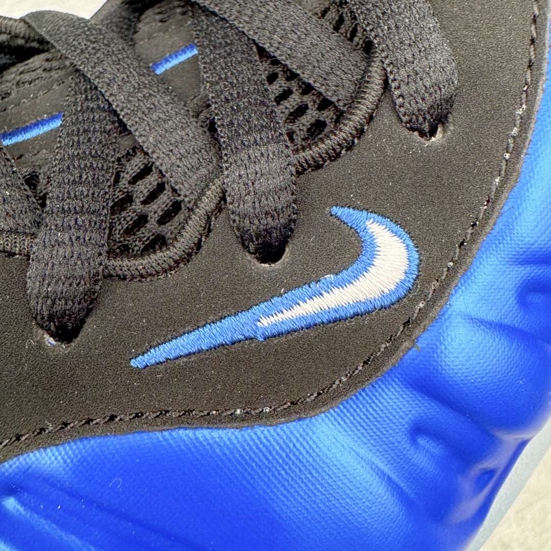 图片[15]-NK Air Foamposite One 复刻新蓝喷 FQ8181-511 莞产原底面 公司渠道同模具 鞋型发泡360度无死角 双层Zoom气垫植入 中底完美注胶 搭载原厂碳纤维材质 诞生于1997年的NK Air Foamposite系列可以说是整个球鞋历史上最为经典的系列之一 也就是我们常说的“喷”和“泡” 其中“喷”由Foamposite One代言人Penny的英文音译而来 而“泡”则来源于另一款鞋型 Foamposite Pro中\\\”pro\\\”的音译 在诞生初期 由于高昂的造价以及超前的外形 Foamposite系列的反对者不在少数 甚至有人认为这款鞋会毁掉整个球鞋行业 但事实证明这双灵感来自于甲虫 自带“黑科技”鞋面以及双层Zoom+大块碳板的太空球鞋不仅受到了大众的接受与追捧 并且成功的影响了篮球鞋的发展 尺码：38.5 39 40 40.5 41 42 42.5 43 44 44.5 45 46-选品中心