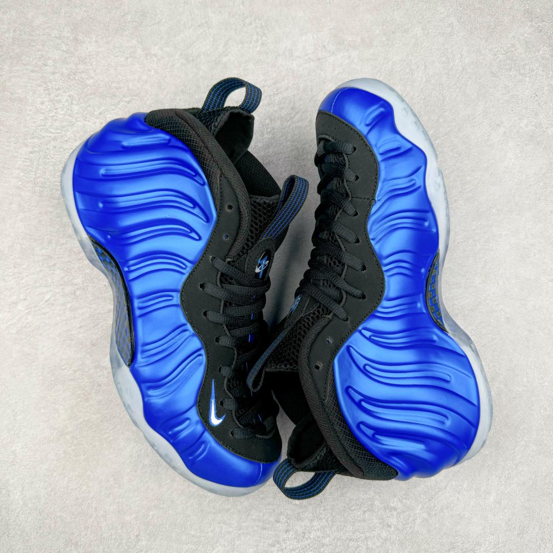 图片[3]-NK Air Foamposite One 复刻新蓝喷 FQ8181-511 莞产原底面 公司渠道同模具 鞋型发泡360度无死角 双层Zoom气垫植入 中底完美注胶 搭载原厂碳纤维材质 诞生于1997年的NK Air Foamposite系列可以说是整个球鞋历史上最为经典的系列之一 也就是我们常说的“喷”和“泡” 其中“喷”由Foamposite One代言人Penny的英文音译而来 而“泡”则来源于另一款鞋型 Foamposite Pro中\\\”pro\\\”的音译 在诞生初期 由于高昂的造价以及超前的外形 Foamposite系列的反对者不在少数 甚至有人认为这款鞋会毁掉整个球鞋行业 但事实证明这双灵感来自于甲虫 自带“黑科技”鞋面以及双层Zoom+大块碳板的太空球鞋不仅受到了大众的接受与追捧 并且成功的影响了篮球鞋的发展 尺码：38.5 39 40 40.5 41 42 42.5 43 44 44.5 45 46-选品中心