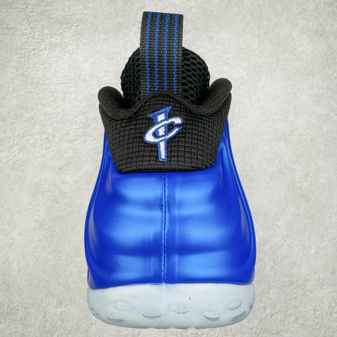图片[8]-NK Air Foamposite One 复刻新蓝喷 FQ8181-511 莞产原底面 公司渠道同模具 鞋型发泡360度无死角 双层Zoom气垫植入 中底完美注胶 搭载原厂碳纤维材质 诞生于1997年的NK Air Foamposite系列可以说是整个球鞋历史上最为经典的系列之一 也就是我们常说的“喷”和“泡” 其中“喷”由Foamposite One代言人Penny的英文音译而来 而“泡”则来源于另一款鞋型 Foamposite Pro中\\\”pro\\\”的音译 在诞生初期 由于高昂的造价以及超前的外形 Foamposite系列的反对者不在少数 甚至有人认为这款鞋会毁掉整个球鞋行业 但事实证明这双灵感来自于甲虫 自带“黑科技”鞋面以及双层Zoom+大块碳板的太空球鞋不仅受到了大众的接受与追捧 并且成功的影响了篮球鞋的发展 尺码：38.5 39 40 40.5 41 42 42.5 43 44 44.5 45 46-选品中心