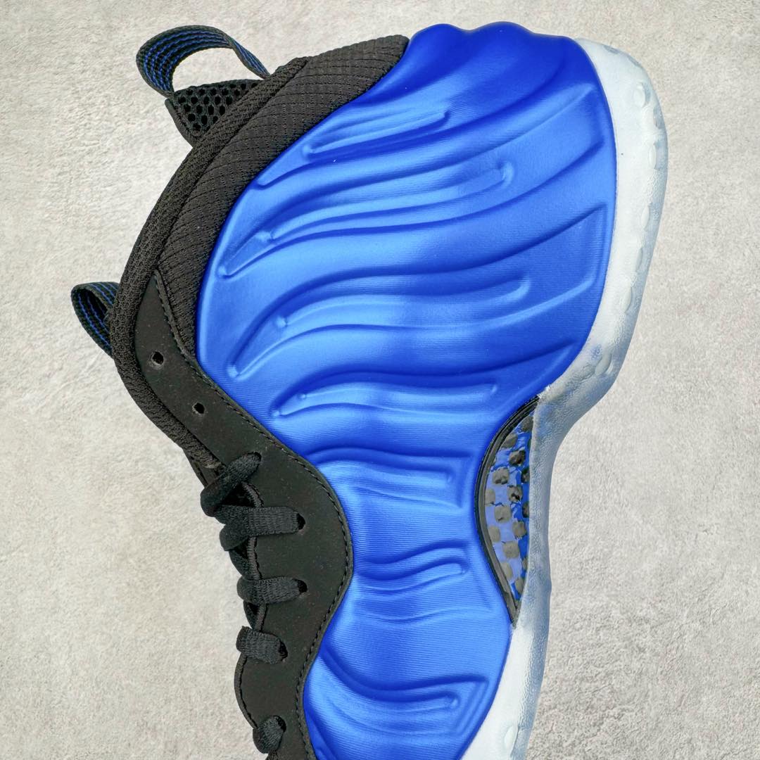 图片[7]-NK Air Foamposite One 复刻新蓝喷 FQ8181-511 莞产原底面 公司渠道同模具 鞋型发泡360度无死角 双层Zoom气垫植入 中底完美注胶 搭载原厂碳纤维材质 诞生于1997年的NK Air Foamposite系列可以说是整个球鞋历史上最为经典的系列之一 也就是我们常说的“喷”和“泡” 其中“喷”由Foamposite One代言人Penny的英文音译而来 而“泡”则来源于另一款鞋型 Foamposite Pro中\\\”pro\\\”的音译 在诞生初期 由于高昂的造价以及超前的外形 Foamposite系列的反对者不在少数 甚至有人认为这款鞋会毁掉整个球鞋行业 但事实证明这双灵感来自于甲虫 自带“黑科技”鞋面以及双层Zoom+大块碳板的太空球鞋不仅受到了大众的接受与追捧 并且成功的影响了篮球鞋的发展 尺码：38.5 39 40 40.5 41 42 42.5 43 44 44.5 45 46-选品中心