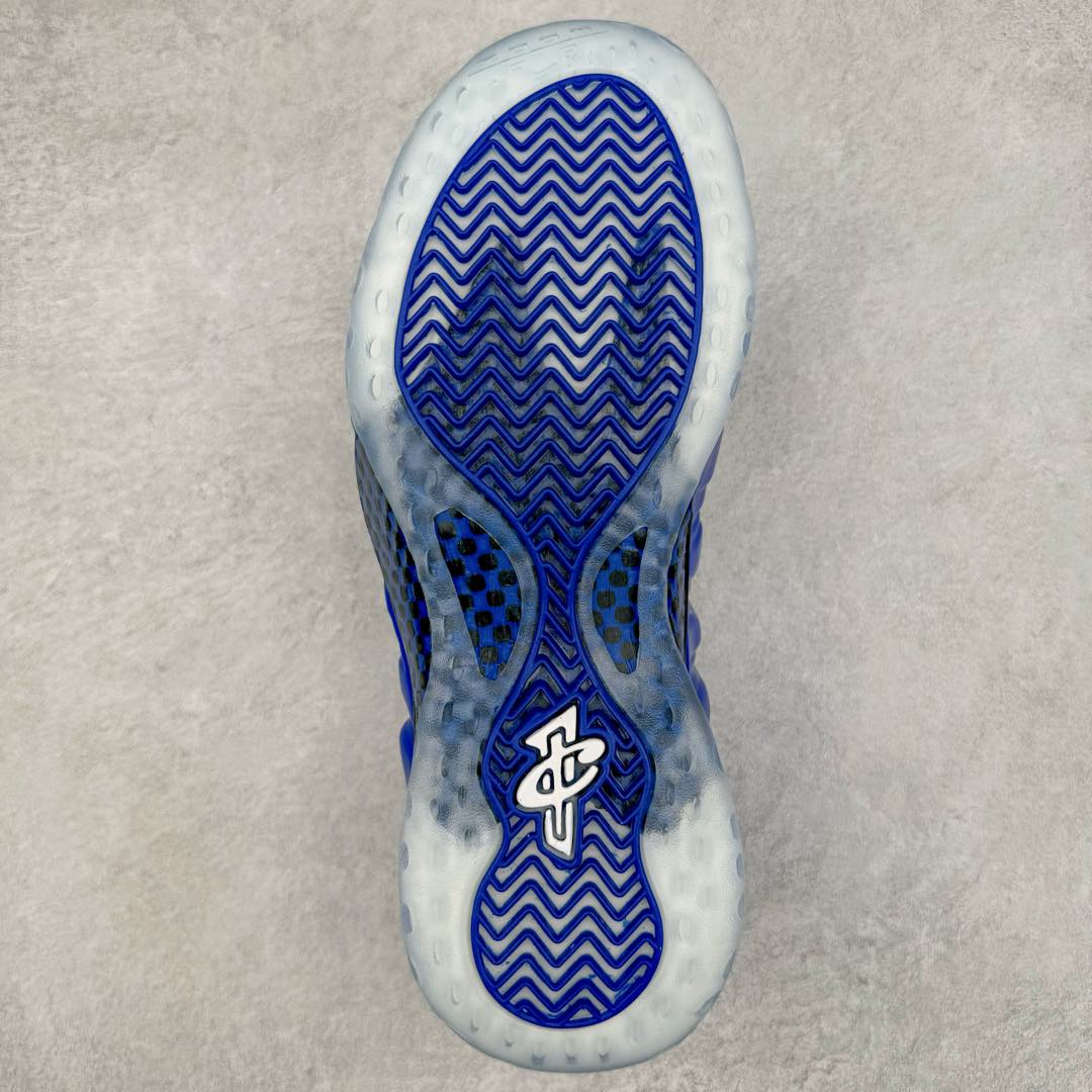图片[9]-NK Air Foamposite One 复刻新蓝喷 FQ8181-511 莞产原底面 公司渠道同模具 鞋型发泡360度无死角 双层Zoom气垫植入 中底完美注胶 搭载原厂碳纤维材质 诞生于1997年的NK Air Foamposite系列可以说是整个球鞋历史上最为经典的系列之一 也就是我们常说的“喷”和“泡” 其中“喷”由Foamposite One代言人Penny的英文音译而来 而“泡”则来源于另一款鞋型 Foamposite Pro中\\\”pro\\\”的音译 在诞生初期 由于高昂的造价以及超前的外形 Foamposite系列的反对者不在少数 甚至有人认为这款鞋会毁掉整个球鞋行业 但事实证明这双灵感来自于甲虫 自带“黑科技”鞋面以及双层Zoom+大块碳板的太空球鞋不仅受到了大众的接受与追捧 并且成功的影响了篮球鞋的发展 尺码：38.5 39 40 40.5 41 42 42.5 43 44 44.5 45 46-选品中心