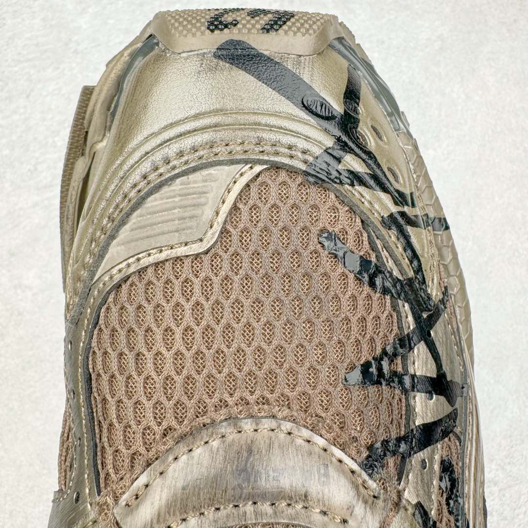 图片[18]-＃XA BALENCIAGA Runner Sneaker 巴黎世家七代慢跑系列低帮复古野跑潮流运动鞋老爹鞋 尼龙和网布材质 磨损效果 鞋头边缘印有尺码 背面浮印尺码 外侧印有跑者徽标 鞋舌刺绣 Balenciaga 品牌标识 鞋跟背面 Balenciaga品牌标识 材质采用65%聚氨酯、35%聚酯纤维 全新 Runner 鞋型轮廓借鉴于 2000 年初的复古线条 搭载大网眼面料制成鞋面基础 由粉色、白色尼龍与橡胶质地覆盖鞋面诠释线条感 当中透过几道手缝线与折损痕更是精准的掌握历经时间淬炼的破旧痕迹 延续其手法至鞋领、鞋跟、鞋带、中底等部分均饰有破损及脏污之貌 尤其是鞋领处与鞋带孔眼条更是采用不规则做旧技术将内容物泡棉随机露出 尺码：35 36 37 38 39 40 41 42 43 44 45 46-选品中心