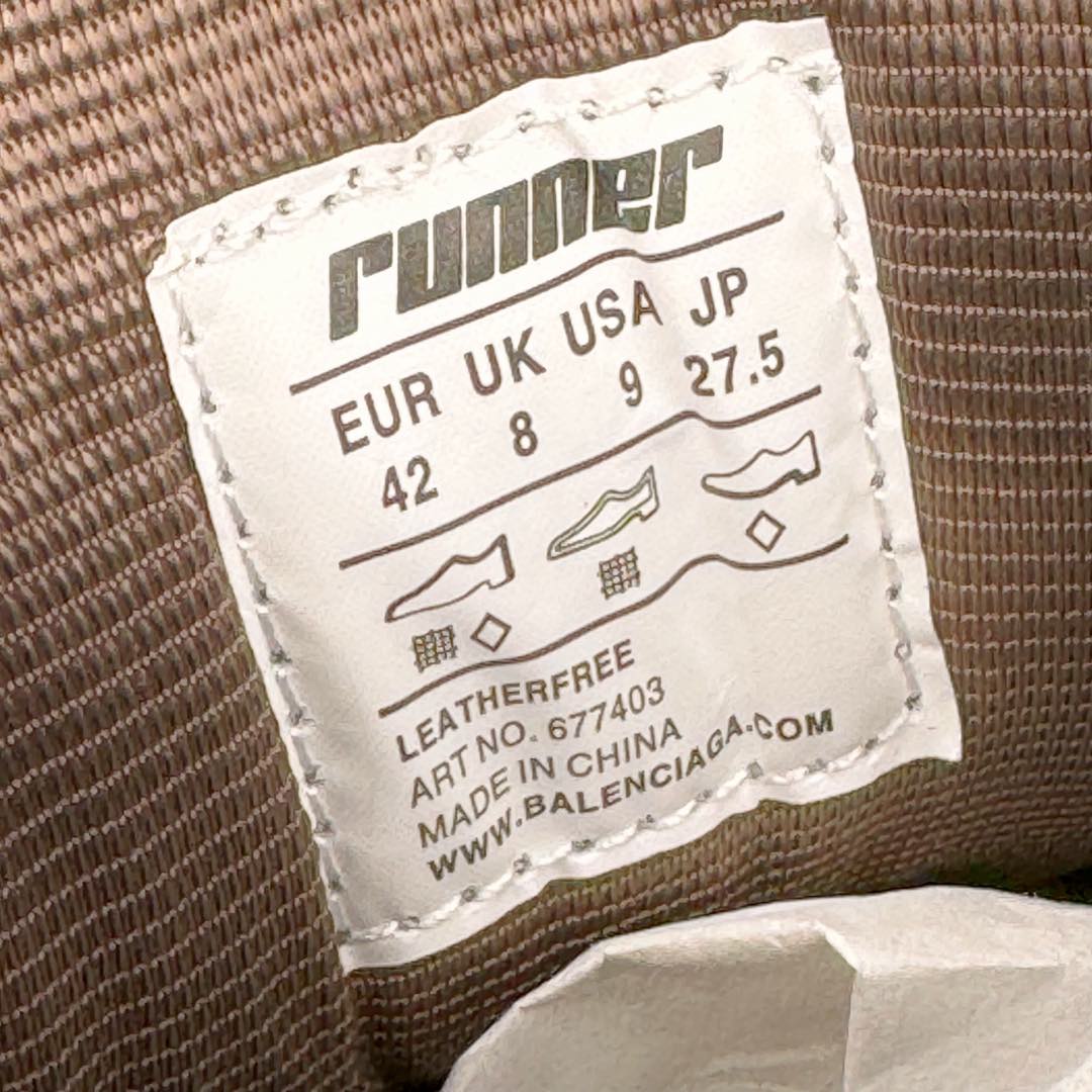 图片[11]-＃XA BALENCIAGA Runner Sneaker 巴黎世家七代慢跑系列低帮复古野跑潮流运动鞋老爹鞋 尼龙和网布材质 磨损效果 鞋头边缘印有尺码 背面浮印尺码 外侧印有跑者徽标 鞋舌刺绣 Balenciaga 品牌标识 鞋跟背面 Balenciaga品牌标识 材质采用65%聚氨酯、35%聚酯纤维 全新 Runner 鞋型轮廓借鉴于 2000 年初的复古线条 搭载大网眼面料制成鞋面基础 由粉色、白色尼龍与橡胶质地覆盖鞋面诠释线条感 当中透过几道手缝线与折损痕更是精准的掌握历经时间淬炼的破旧痕迹 延续其手法至鞋领、鞋跟、鞋带、中底等部分均饰有破损及脏污之貌 尤其是鞋领处与鞋带孔眼条更是采用不规则做旧技术将内容物泡棉随机露出 尺码：35 36 37 38 39 40 41 42 43 44 45 46-选品中心