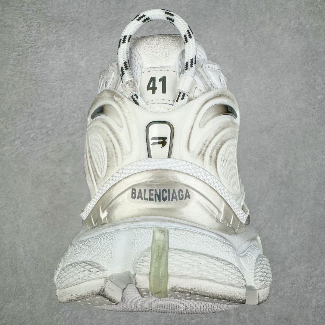 图片[8]-＃XA BALENCIAGA Runner Sneaker 巴黎世家七代慢跑系列低帮复古野跑潮流运动鞋老爹鞋 尼龙和网布材质 磨损效果 鞋头边缘印有尺码 背面浮印尺码 外侧印有跑者徽标 鞋舌刺绣 Balenciaga 品牌标识 鞋跟背面 Balenciaga品牌标识 材质采用65%聚氨酯、35%聚酯纤维 全新 Runner 鞋型轮廓借鉴于 2000 年初的复古线条 搭载大网眼面料制成鞋面基础 由粉色、白色尼龍与橡胶质地覆盖鞋面诠释线条感 当中透过几道手缝线与折损痕更是精准的掌握历经时间淬炼的破旧痕迹 延续其手法至鞋领、鞋跟、鞋带、中底等部分均饰有破损及脏污之貌 尤其是鞋领处与鞋带孔眼条更是采用不规则做旧技术将内容物泡棉随机露出 尺码：35 36 37 38 39 40 41 42 43 44 45 46-选品中心