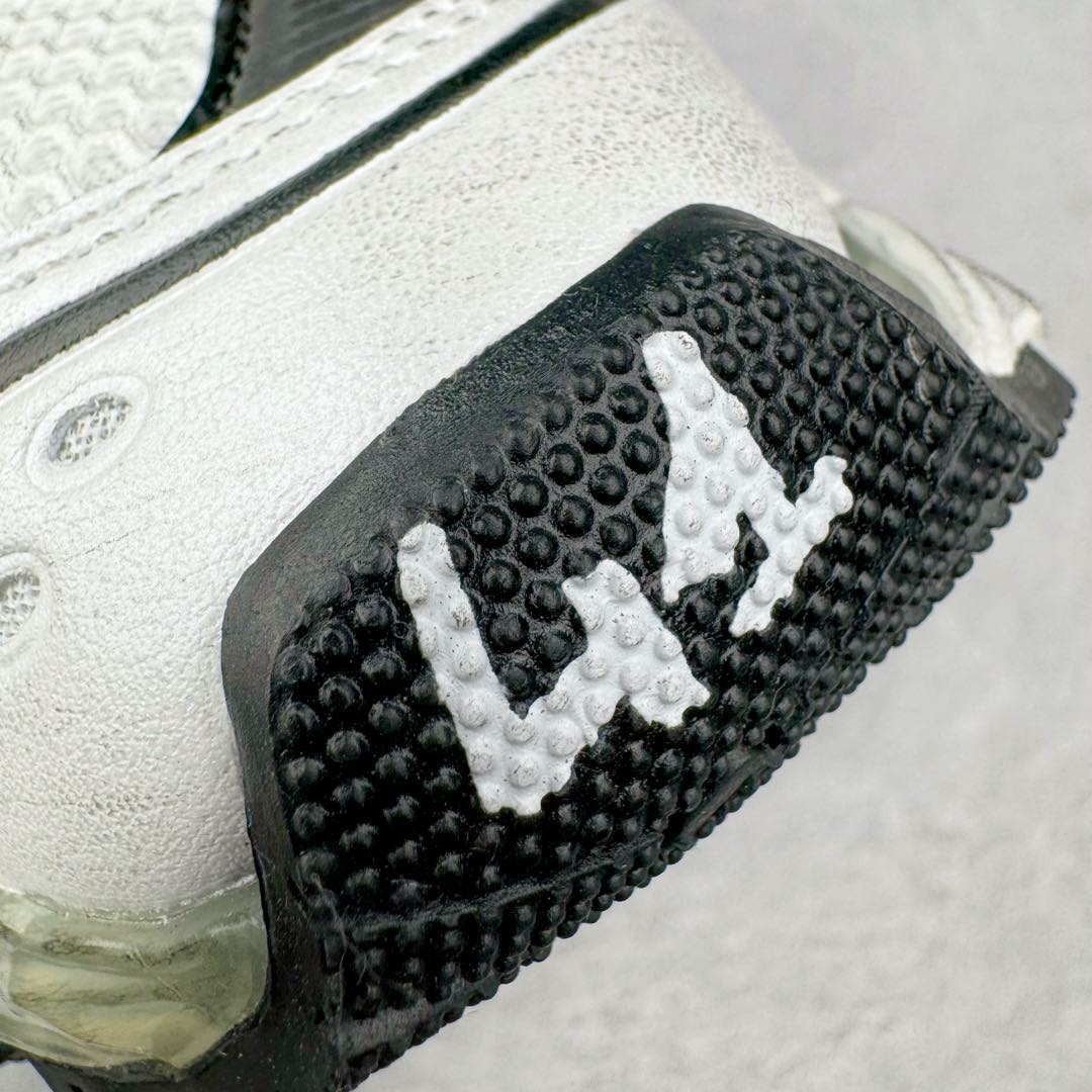 图片[17]-＃XA BALENCIAGA Runner Sneaker 巴黎世家七代慢跑系列低帮复古野跑潮流运动鞋老爹鞋 尼龙和网布材质 磨损效果 鞋头边缘印有尺码 背面浮印尺码 外侧印有跑者徽标 鞋舌刺绣 Balenciaga 品牌标识 鞋跟背面 Balenciaga品牌标识 材质采用65%聚氨酯、35%聚酯纤维 全新 Runner 鞋型轮廓借鉴于 2000 年初的复古线条 搭载大网眼面料制成鞋面基础 由粉色、白色尼龍与橡胶质地覆盖鞋面诠释线条感 当中透过几道手缝线与折损痕更是精准的掌握历经时间淬炼的破旧痕迹 延续其手法至鞋领、鞋跟、鞋带、中底等部分均饰有破损及脏污之貌 尤其是鞋领处与鞋带孔眼条更是采用不规则做旧技术将内容物泡棉随机露出 尺码：35 36 37 38 39 40 41 42 43 44 45 46-选品中心