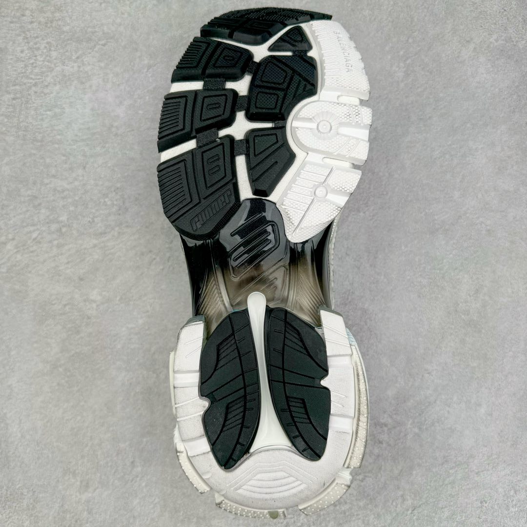 图片[9]-＃XA BALENCIAGA Runner Sneaker 巴黎世家七代慢跑系列低帮复古野跑潮流运动鞋老爹鞋 尼龙和网布材质 磨损效果 鞋头边缘印有尺码 背面浮印尺码 外侧印有跑者徽标 鞋舌刺绣 Balenciaga 品牌标识 鞋跟背面 Balenciaga品牌标识 材质采用65%聚氨酯、35%聚酯纤维 全新 Runner 鞋型轮廓借鉴于 2000 年初的复古线条 搭载大网眼面料制成鞋面基础 由粉色、白色尼龍与橡胶质地覆盖鞋面诠释线条感 当中透过几道手缝线与折损痕更是精准的掌握历经时间淬炼的破旧痕迹 延续其手法至鞋领、鞋跟、鞋带、中底等部分均饰有破损及脏污之貌 尤其是鞋领处与鞋带孔眼条更是采用不规则做旧技术将内容物泡棉随机露出 尺码：35 36 37 38 39 40 41 42 43 44 45 46-选品中心